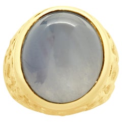 18 Karat Yellow Gold Cabochon Star Sapphire Ring 18 Karat Yellow Gold Cabochon Star Sapphire Ring