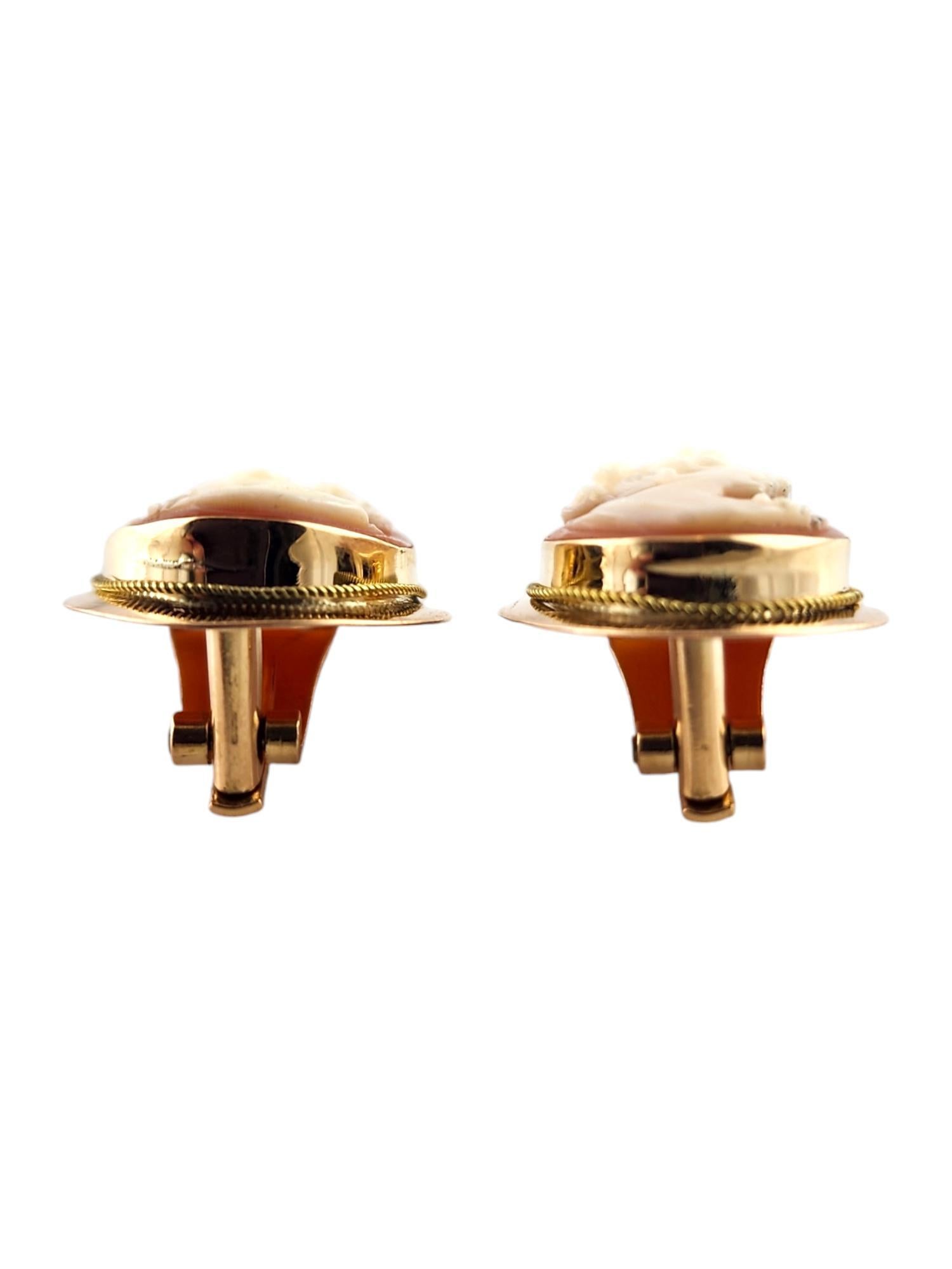 18 Karat Yellow Gold Cameo Clip on Earrings #18571 In Good Condition In Washington Depot, CT