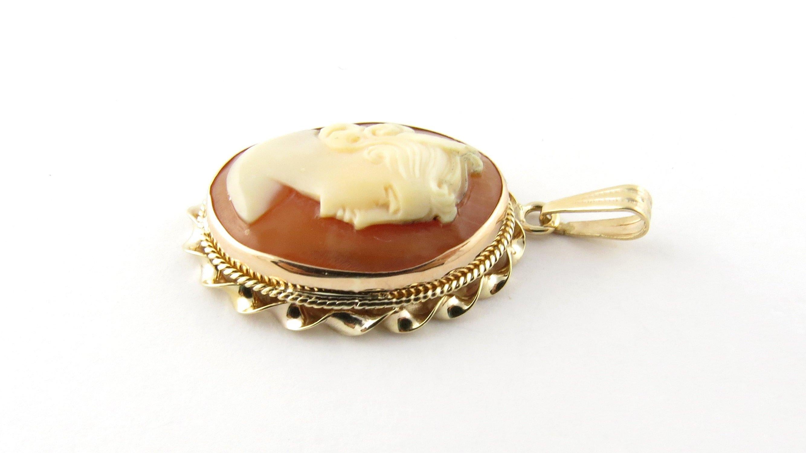 18k gold cameo pendant