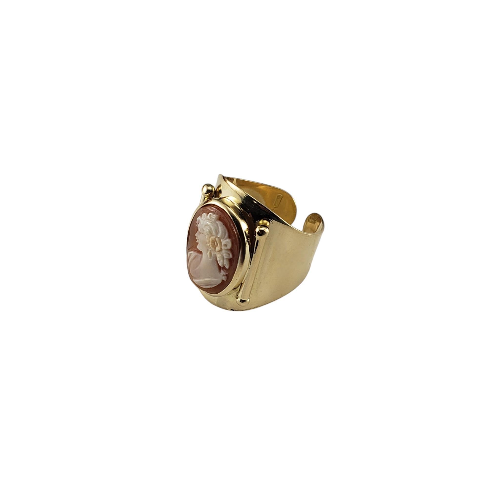 18 Karat Yellow Gold Cameo Ring Flexible Size 8.25 #18353 In Good Condition For Sale In Washington Depot, CT