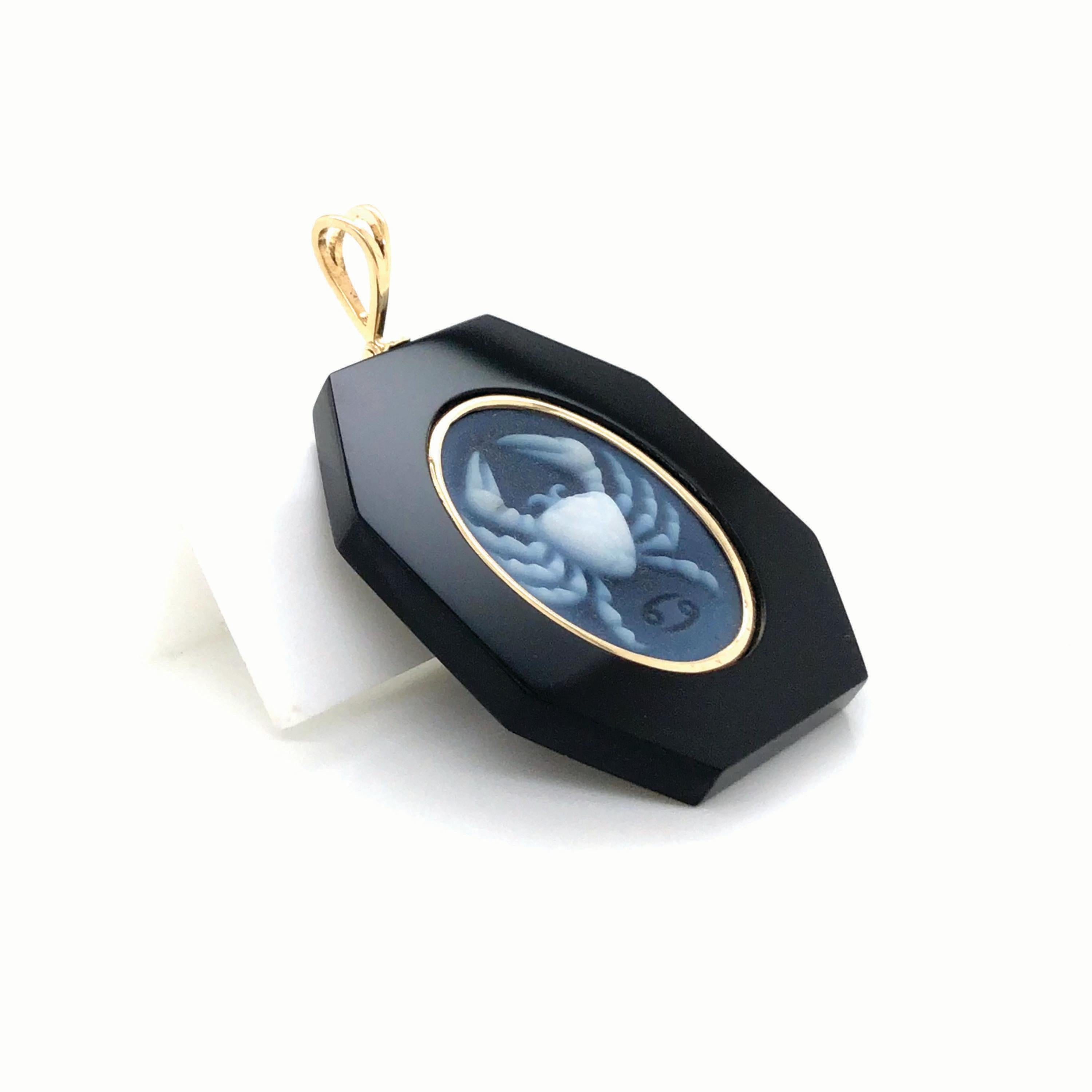 18 Karat Yellow Gold Cancer Zodiac Agate Cameo Black Onyx Pendant Necklace For Sale 4