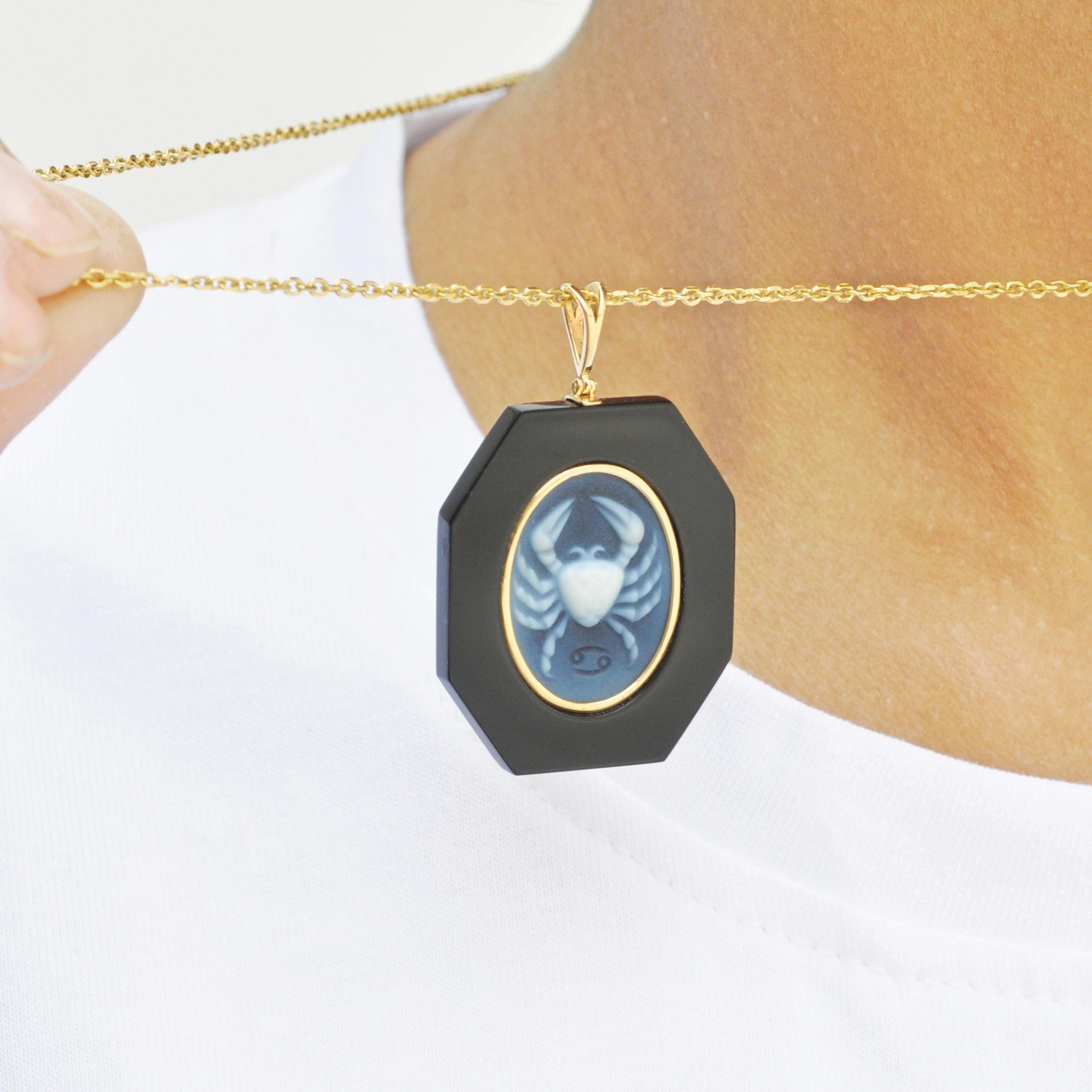 Mixed Cut 18 Karat Yellow Gold Cancer Zodiac Agate Cameo Black Onyx Pendant Necklace For Sale
