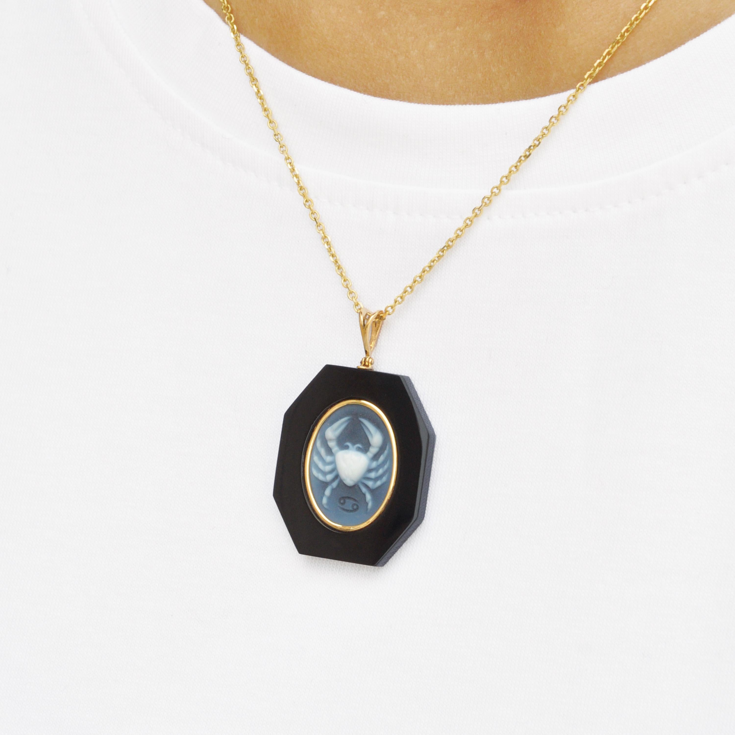 Women's or Men's 18 Karat Yellow Gold Cancer Zodiac Agate Cameo Black Onyx Pendant Necklace For Sale