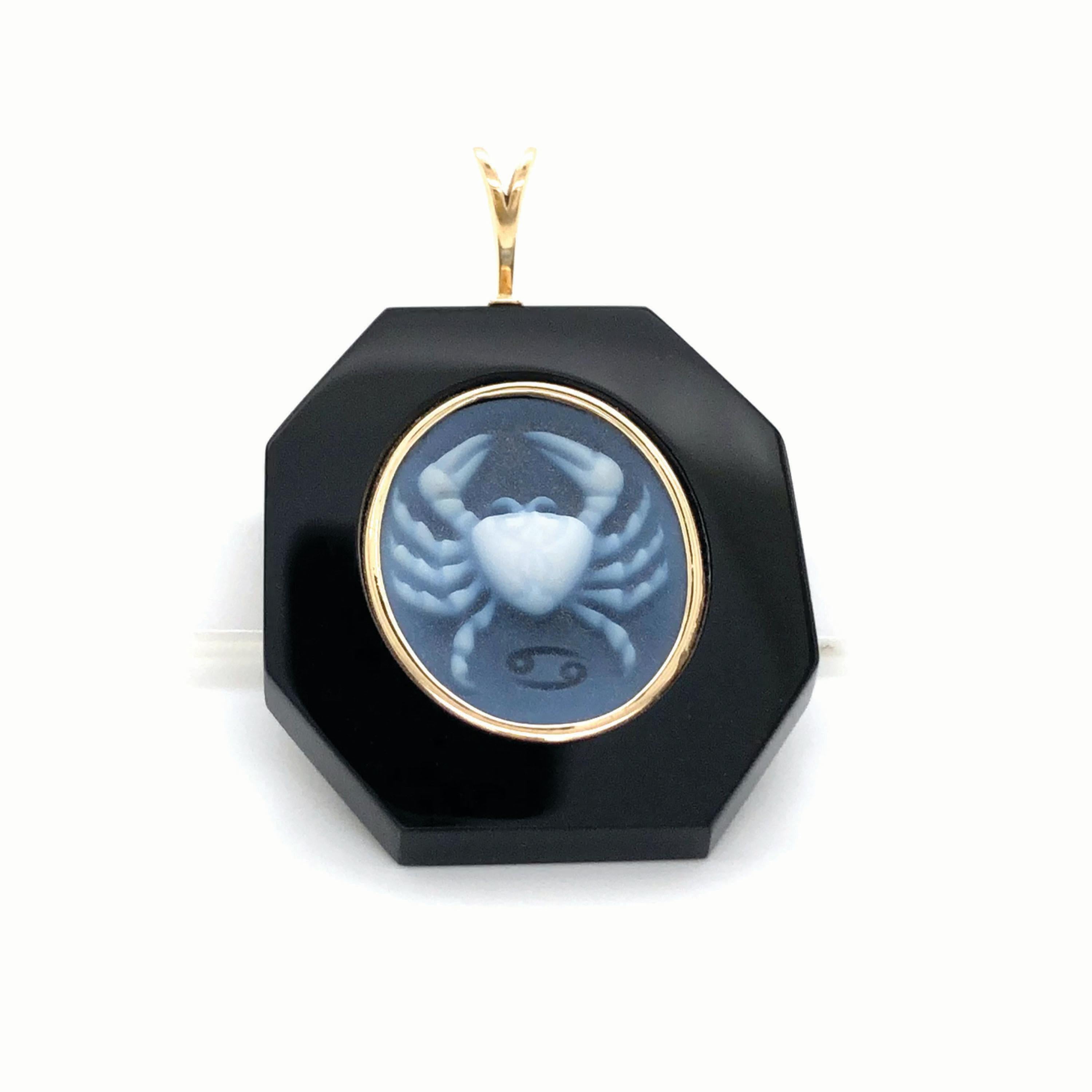 18 Karat Yellow Gold Cancer Zodiac Agate Cameo Black Onyx Pendant Necklace For Sale 3