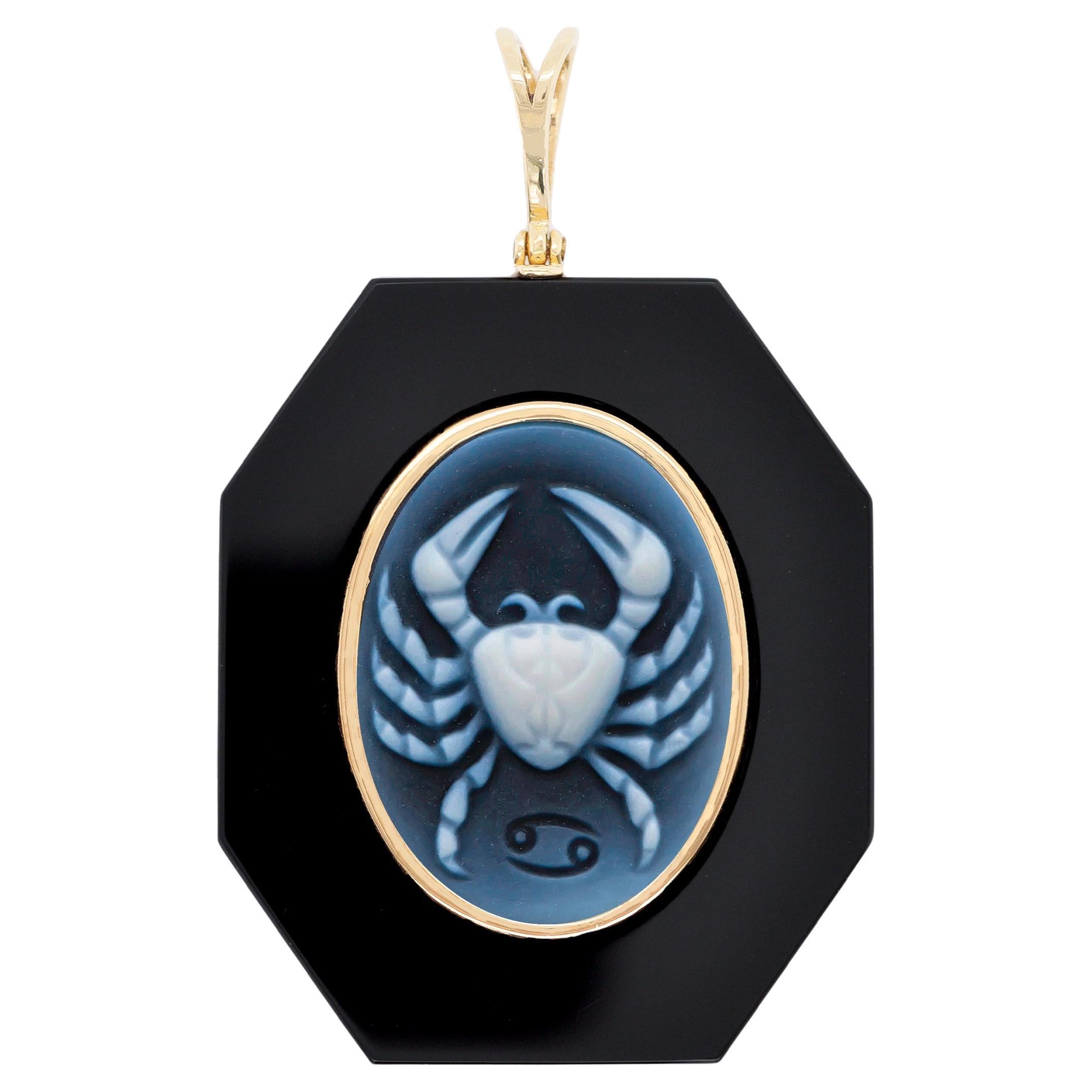 18 Karat Yellow Gold Cancer Zodiac Agate Cameo Black Onyx Pendant Necklace