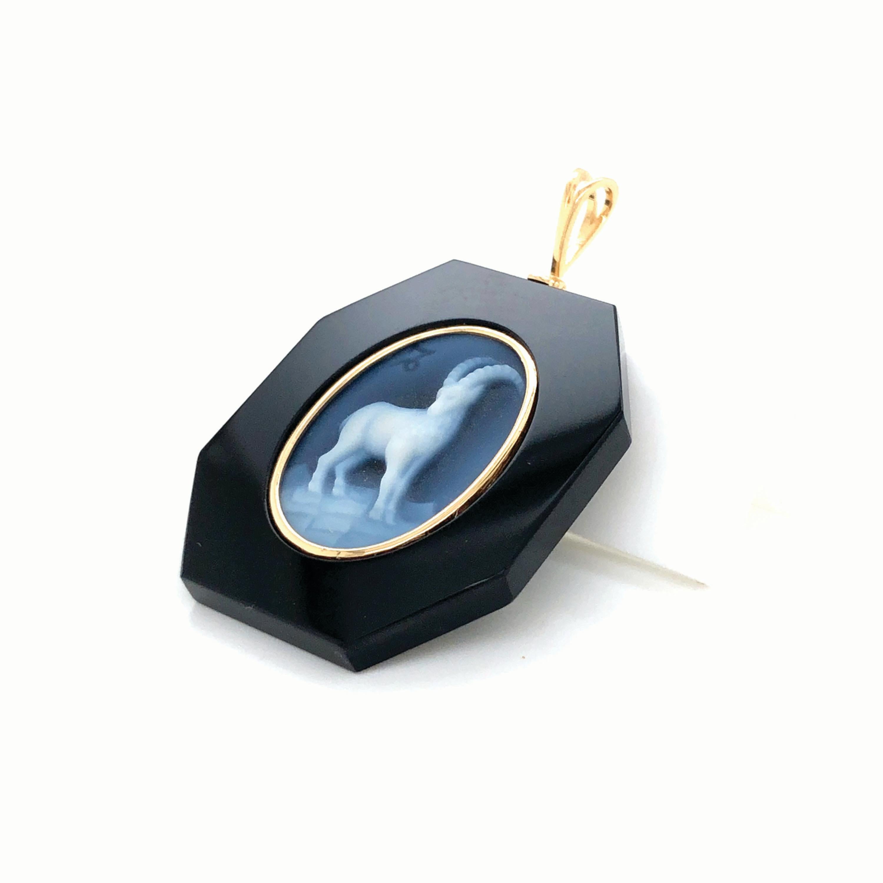 18 Karat Yellow Gold Capricorn Zodiac Agate Cameo Black Onyx Pendant Necklace For Sale 4