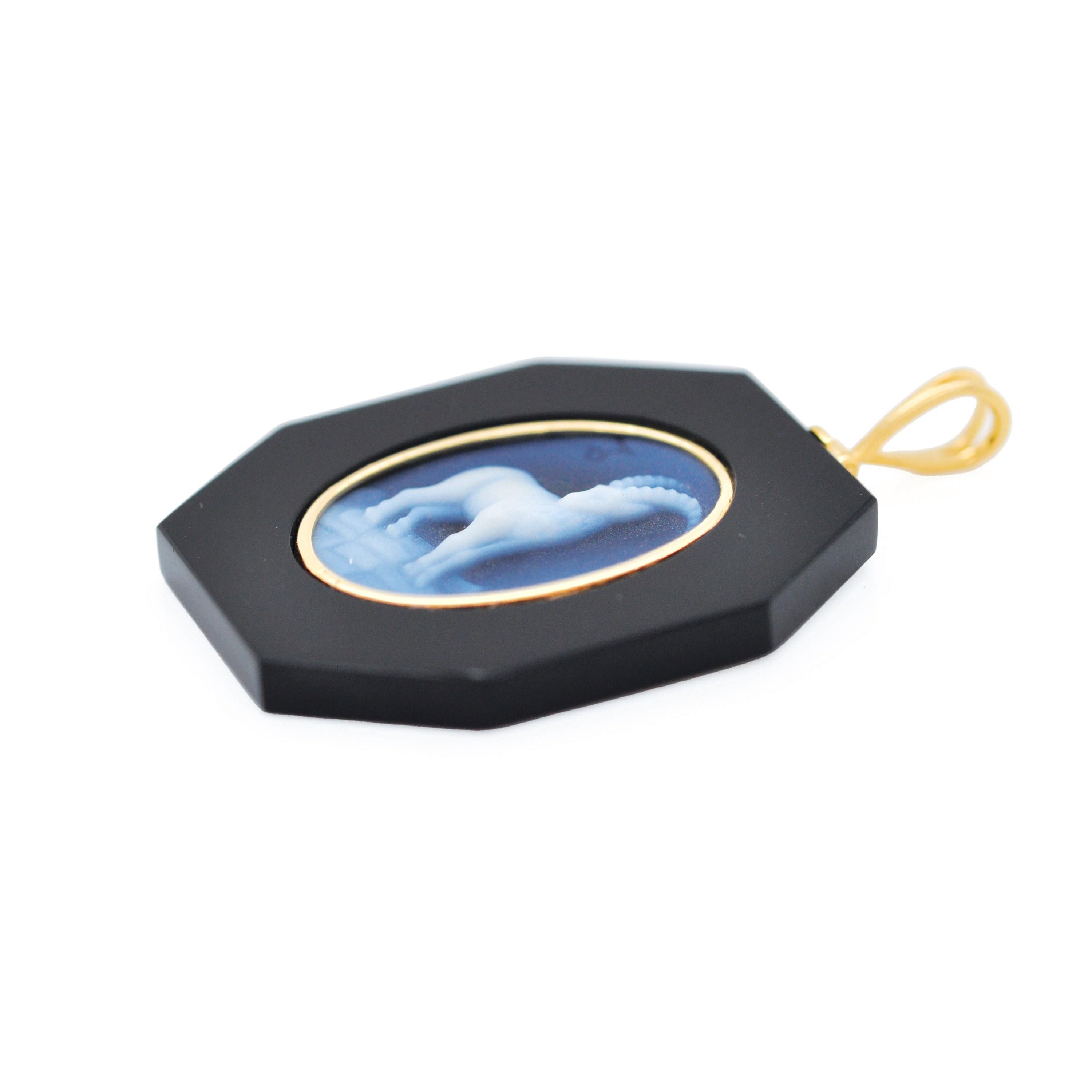 18 Karat Yellow Gold Capricorn Zodiac Agate Cameo Black Onyx Pendant Necklace For Sale 5