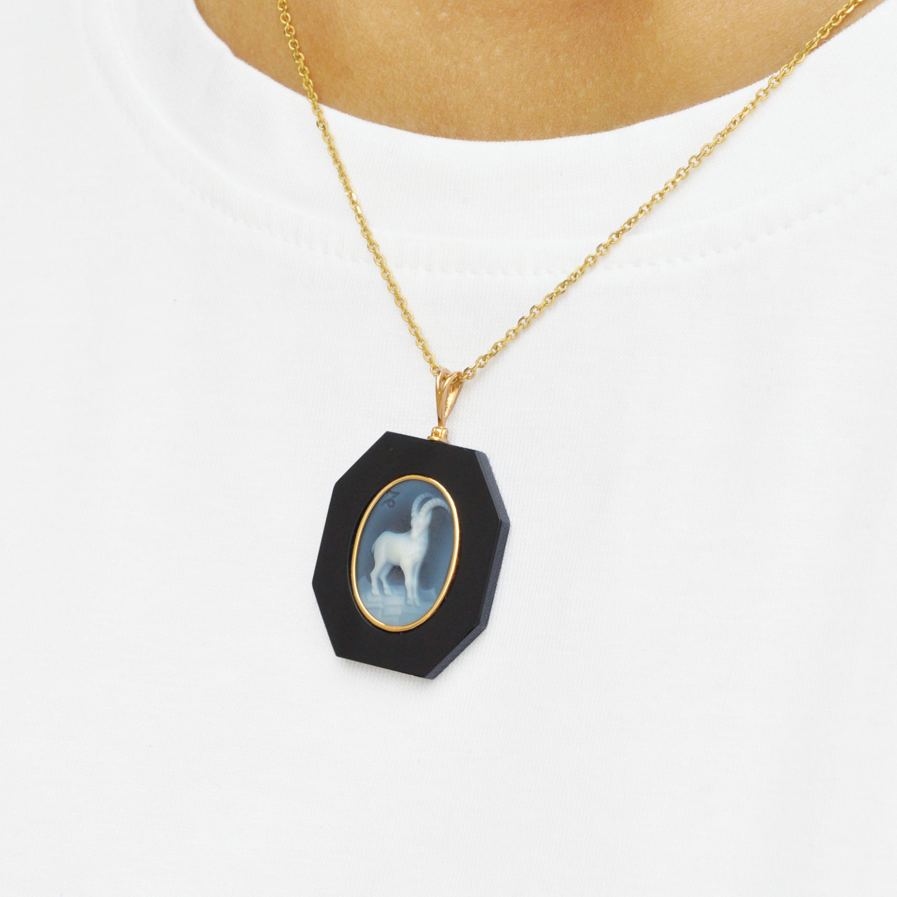 Mixed Cut 18 Karat Yellow Gold Capricorn Zodiac Agate Cameo Black Onyx Pendant Necklace For Sale