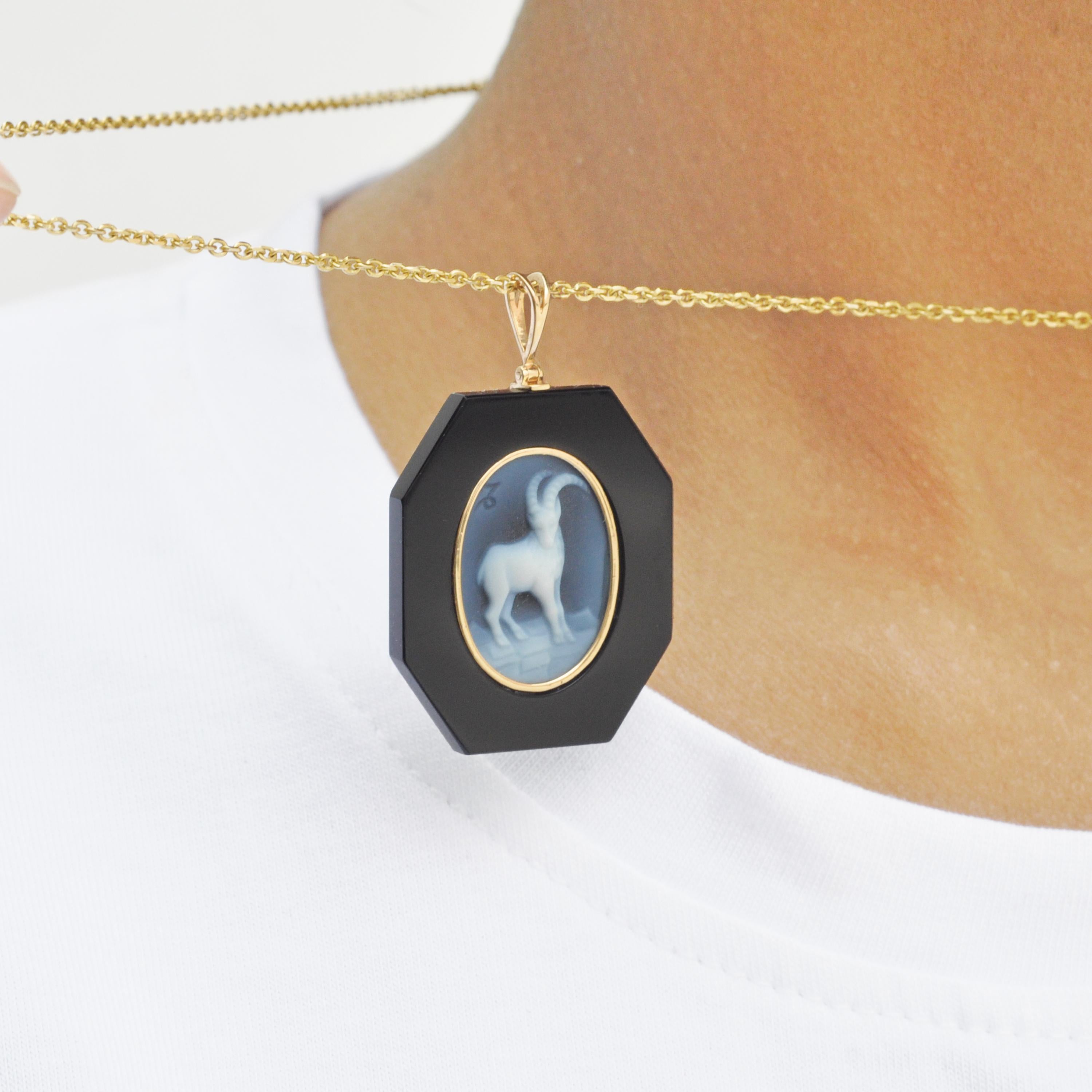 18 Karat Yellow Gold Capricorn Zodiac Agate Cameo Black Onyx Pendant Necklace For Sale 1