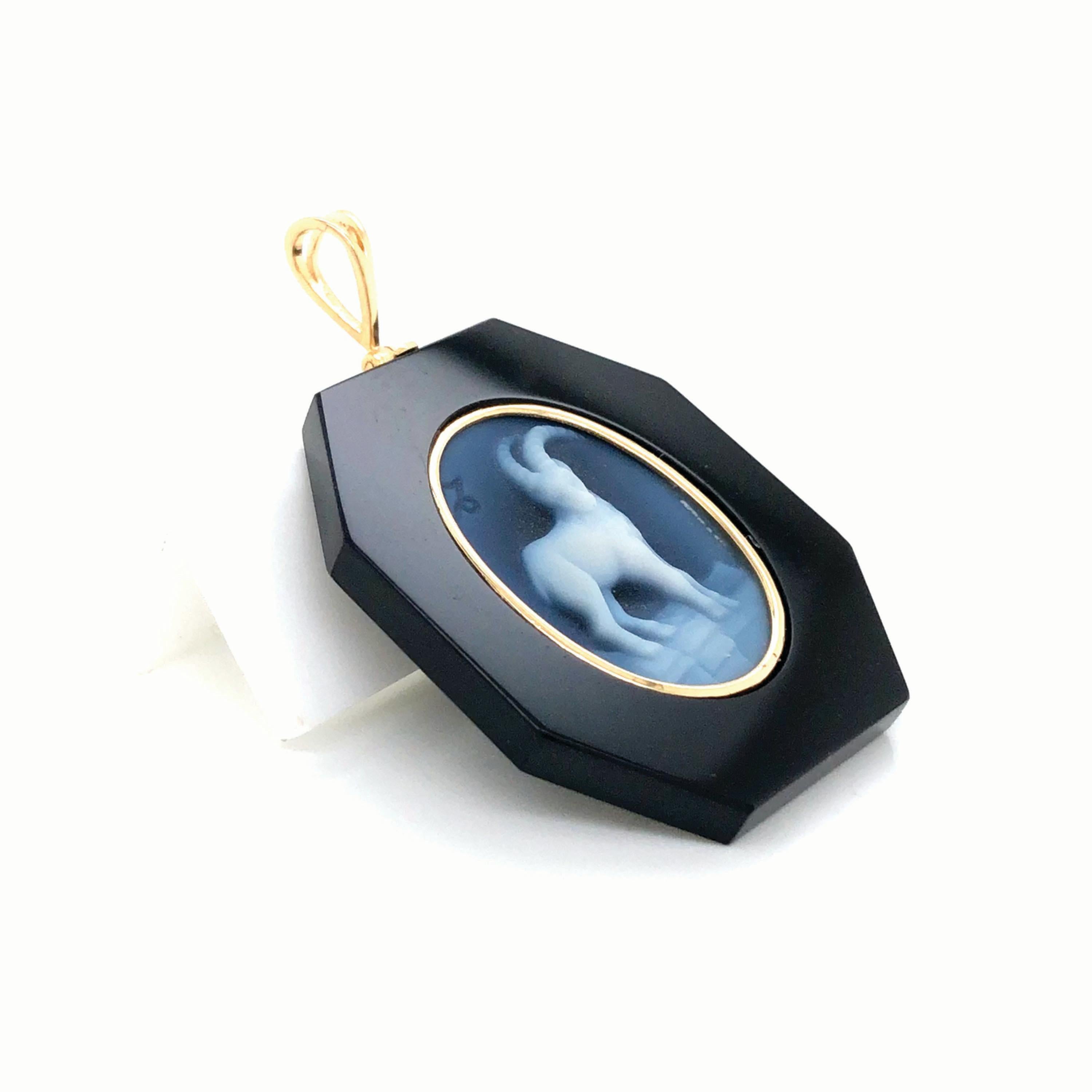 18 Karat Yellow Gold Capricorn Zodiac Agate Cameo Black Onyx Pendant Necklace For Sale 2