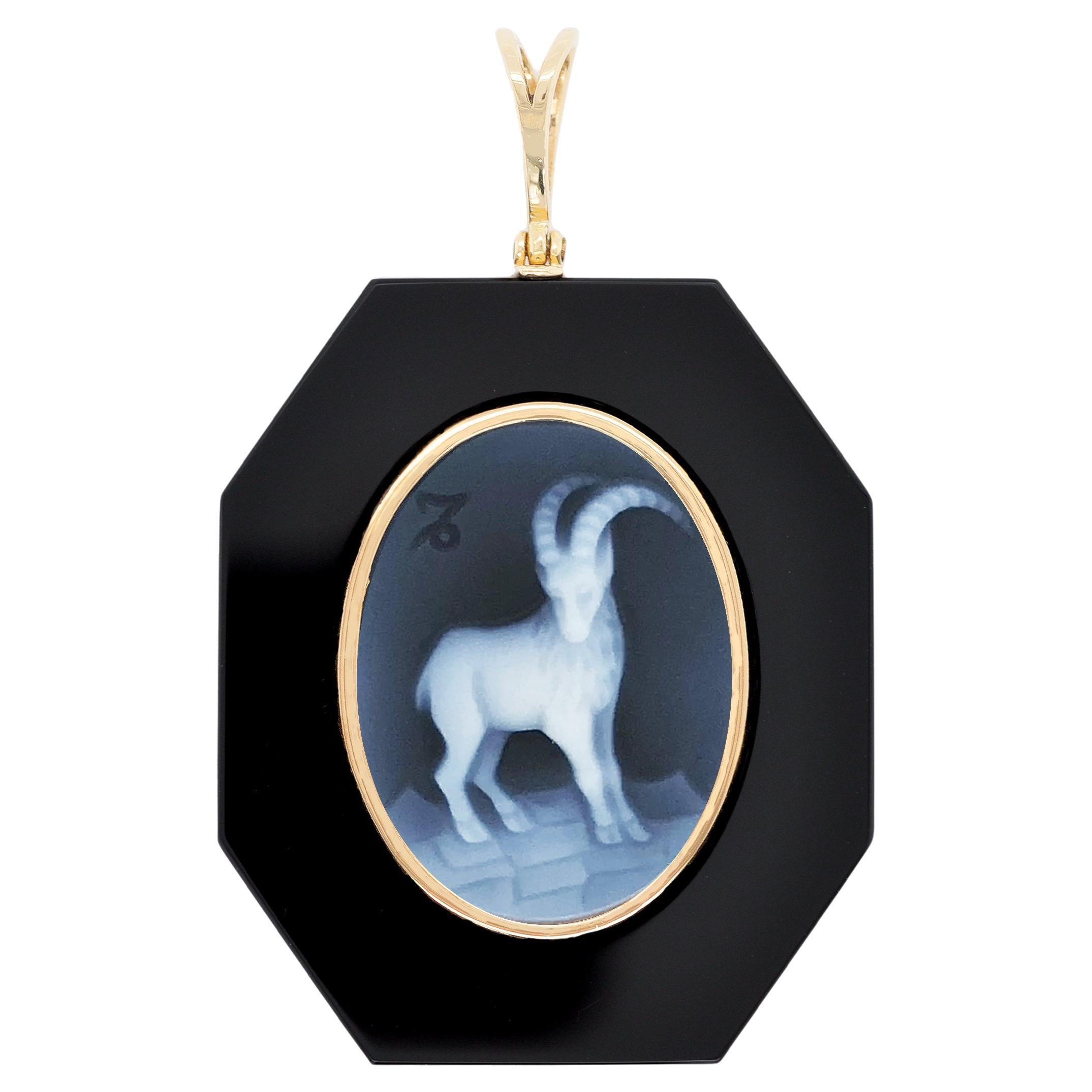 18 Karat Yellow Gold Capricorn Zodiac Agate Cameo Black Onyx Pendant Necklace