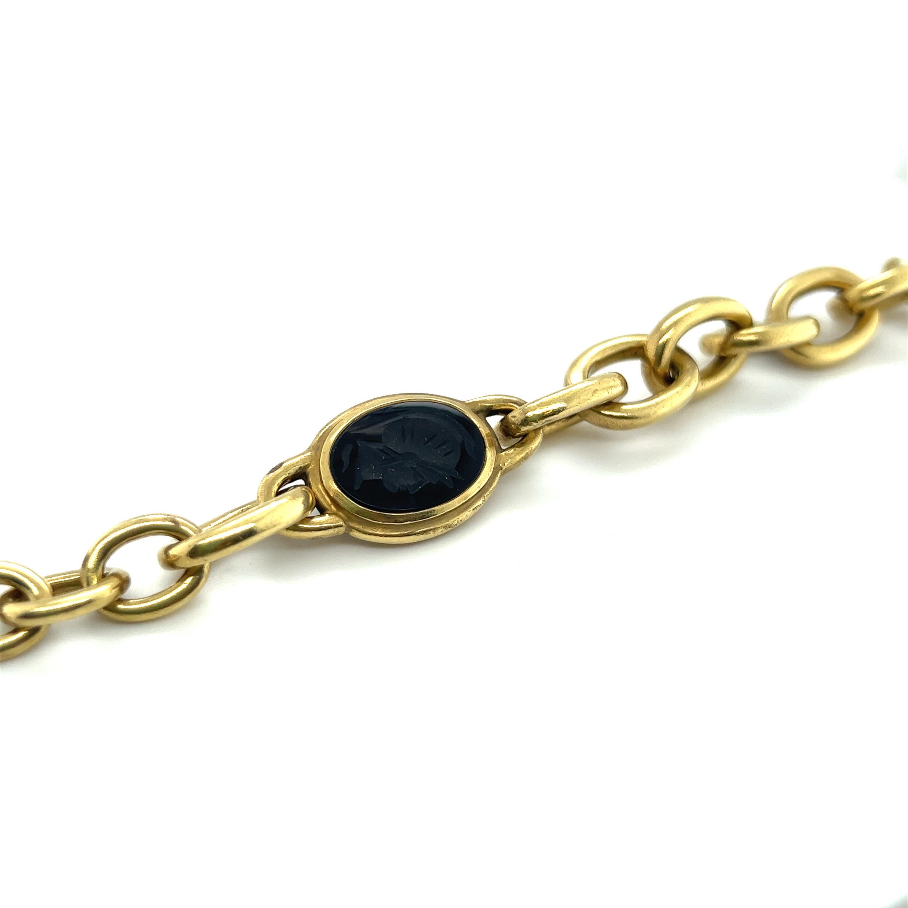 Oval Cut 18 Karat Yellow Gold, Carnelian and Onyx Bracelet by Vahe Naltchayan For Sale