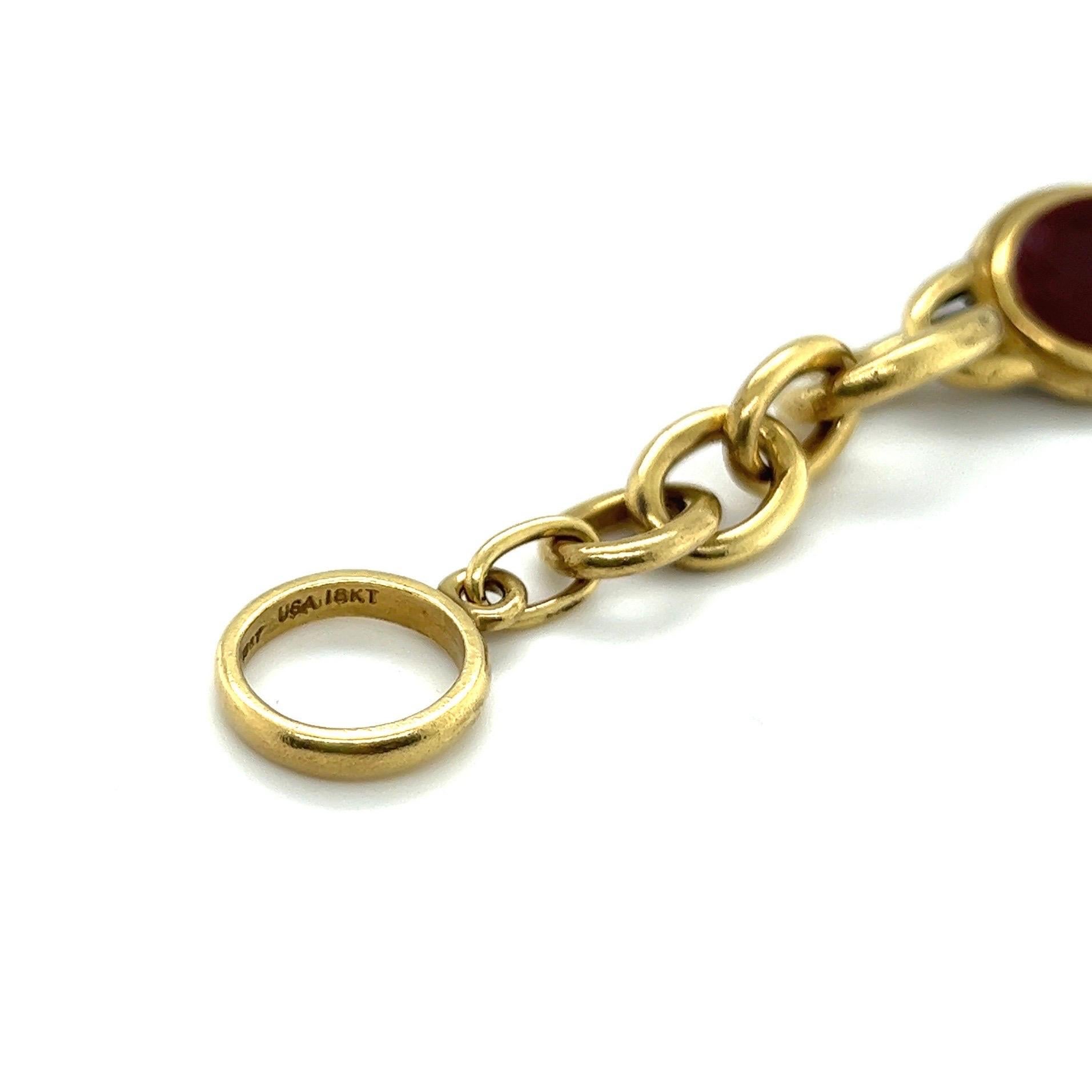 18 Karat Yellow Gold, Carnelian and Onyx Bracelet by Vahe Naltchayan In Good Condition For Sale In Zurich, CH
