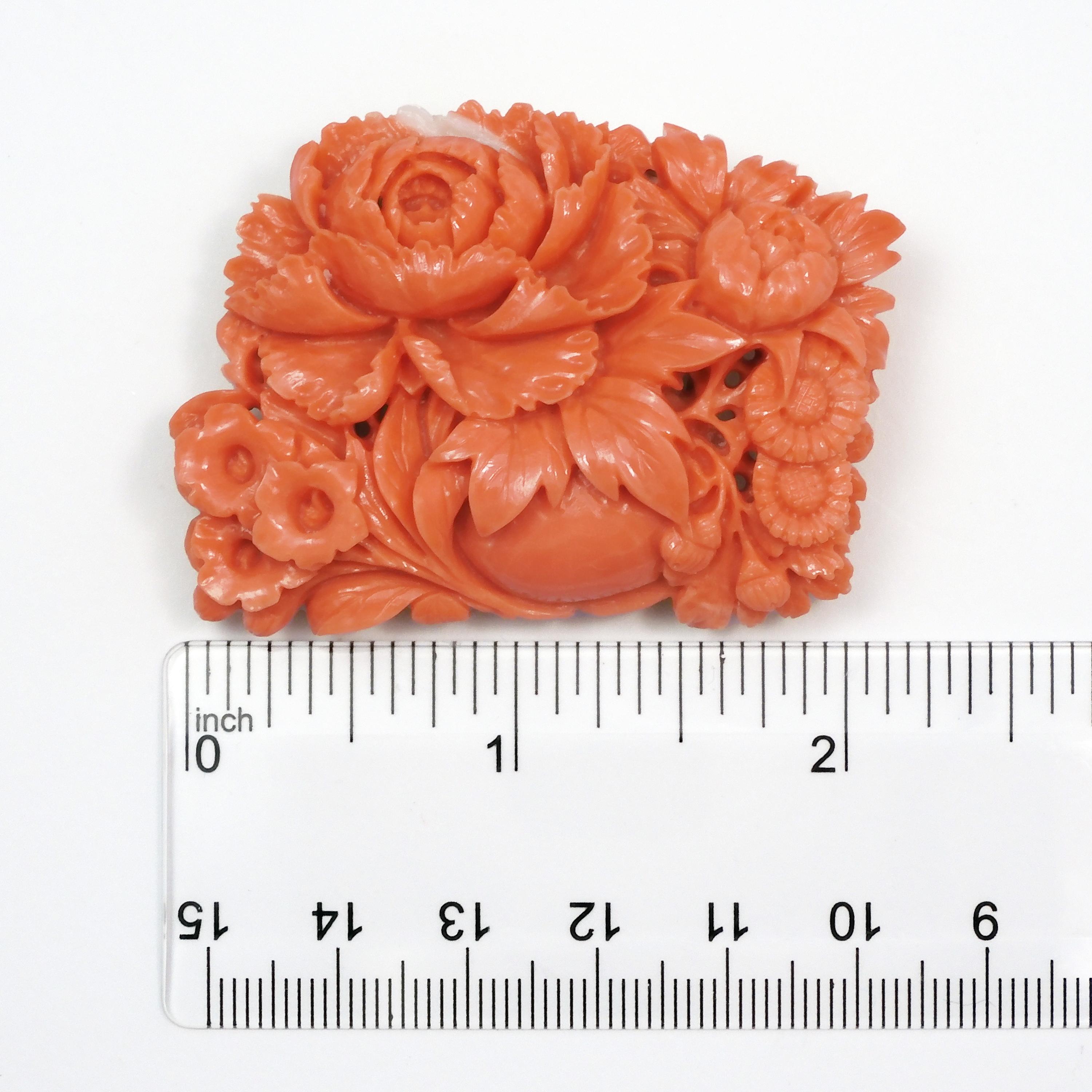 18 Karat Yellow Gold Carved Flower Brooch Crafted with Momoiro Sango Coral For Sale 6