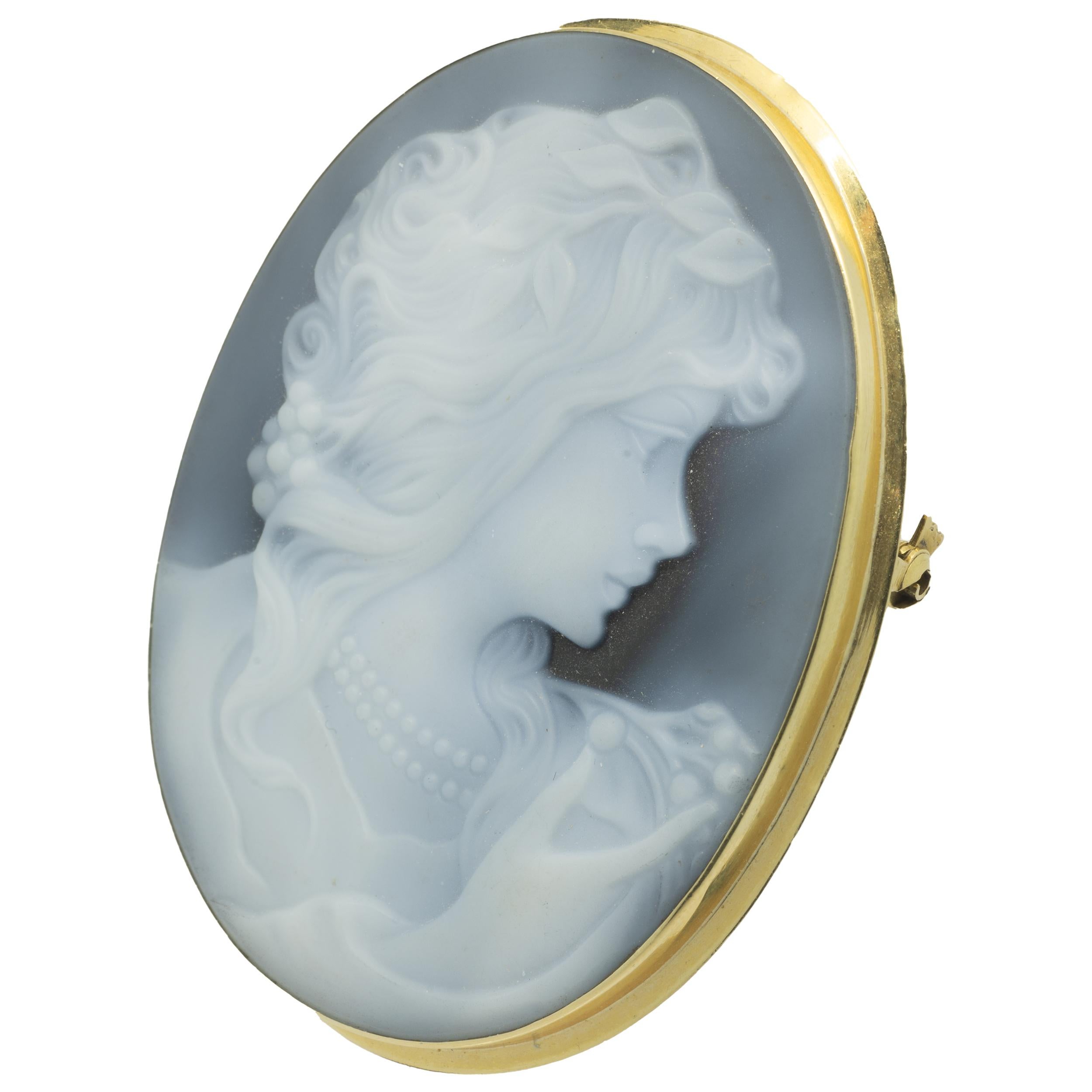 Mixed Cut 18 Karat Yellow Gold Carved Onyx Cameo Pin / Pendant