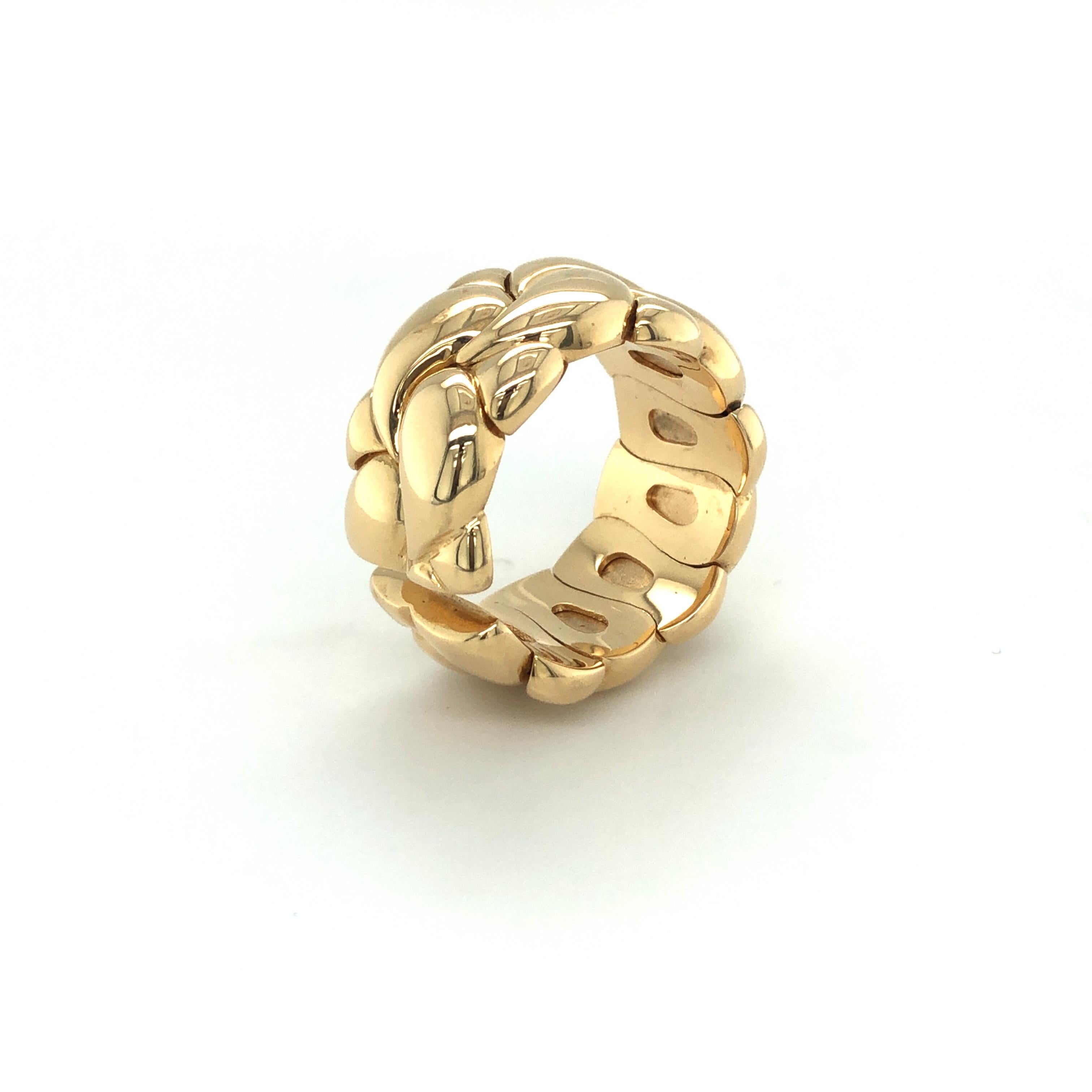 18 karat yellow gold Casmir ring by Chopard, 1990s. 
Broad band ring designed as a series of stylised paisley motifs. This elegant ring is very comfortable to wear due to its smooth surface.
The iconic jewels from the Casmir collection are