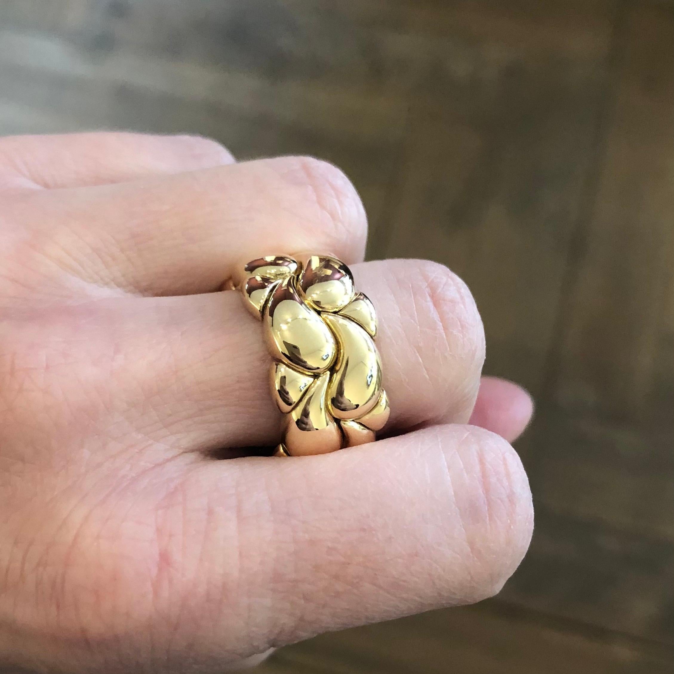 18 Karat Yellow Gold Casmir Ring by Chopard In Excellent Condition In Zurich, CH