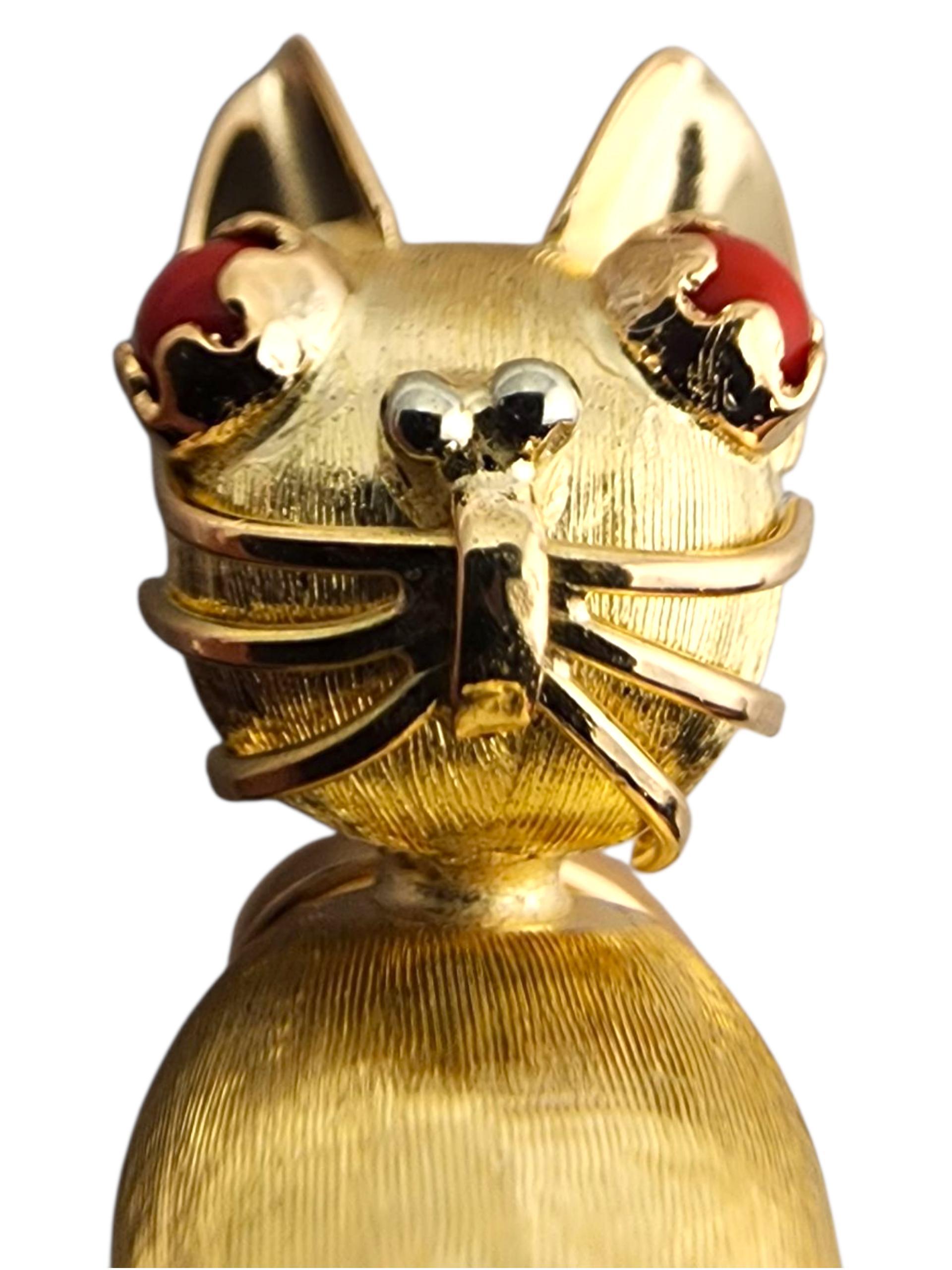 18 Karat Yellow Gold Cat with Red Cabochon Eyes Pendant-

This 18 karat yellow gold cat pendant features a sleek and elegant feline design with a polished finish that gives it a radiant shine. Perfect for cat lovers or anyone who appreciates