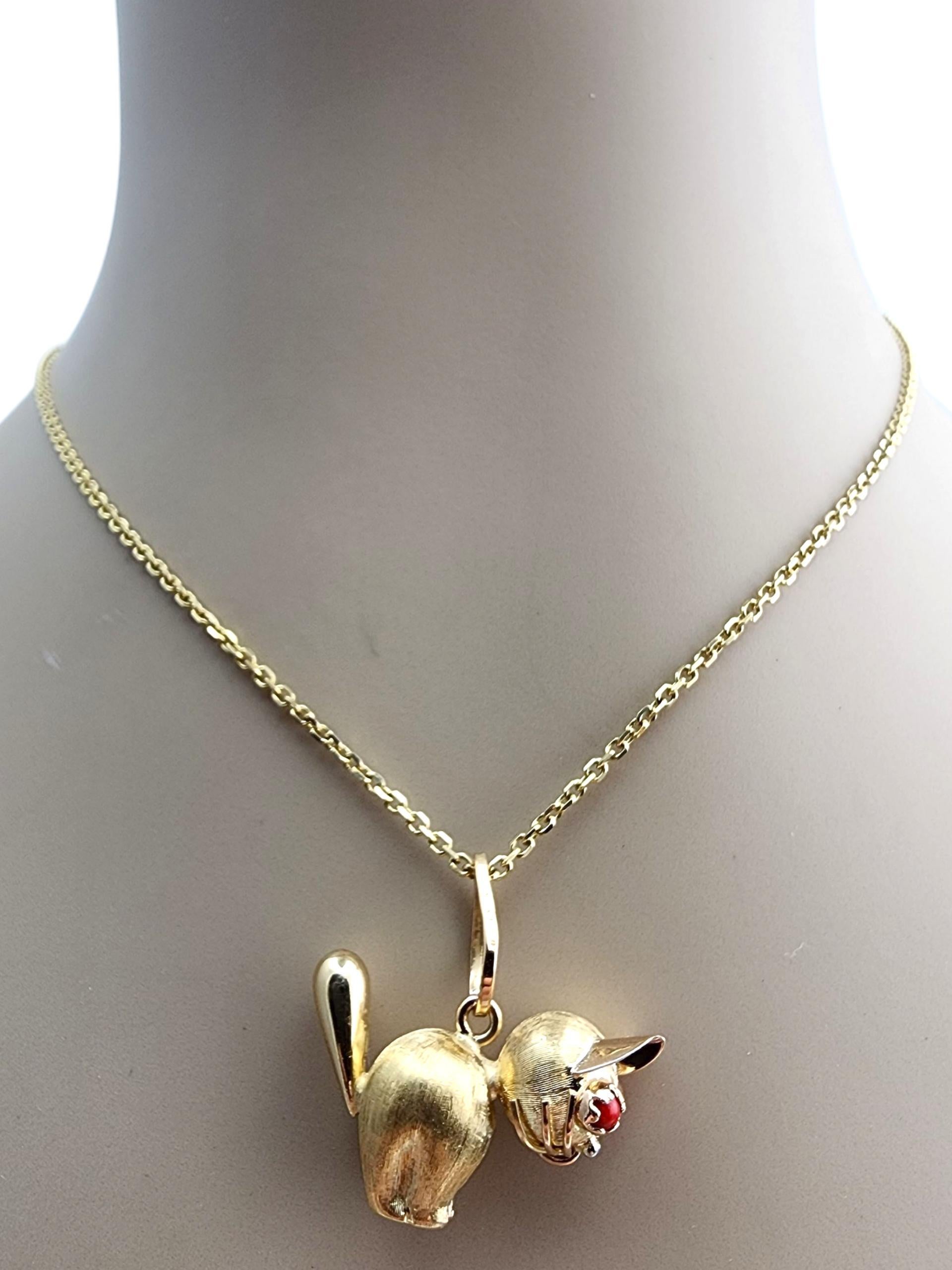 18 Karat Yellow Gold Cat with Red Cabochon Eyes Pendant #23913 in vendita 4