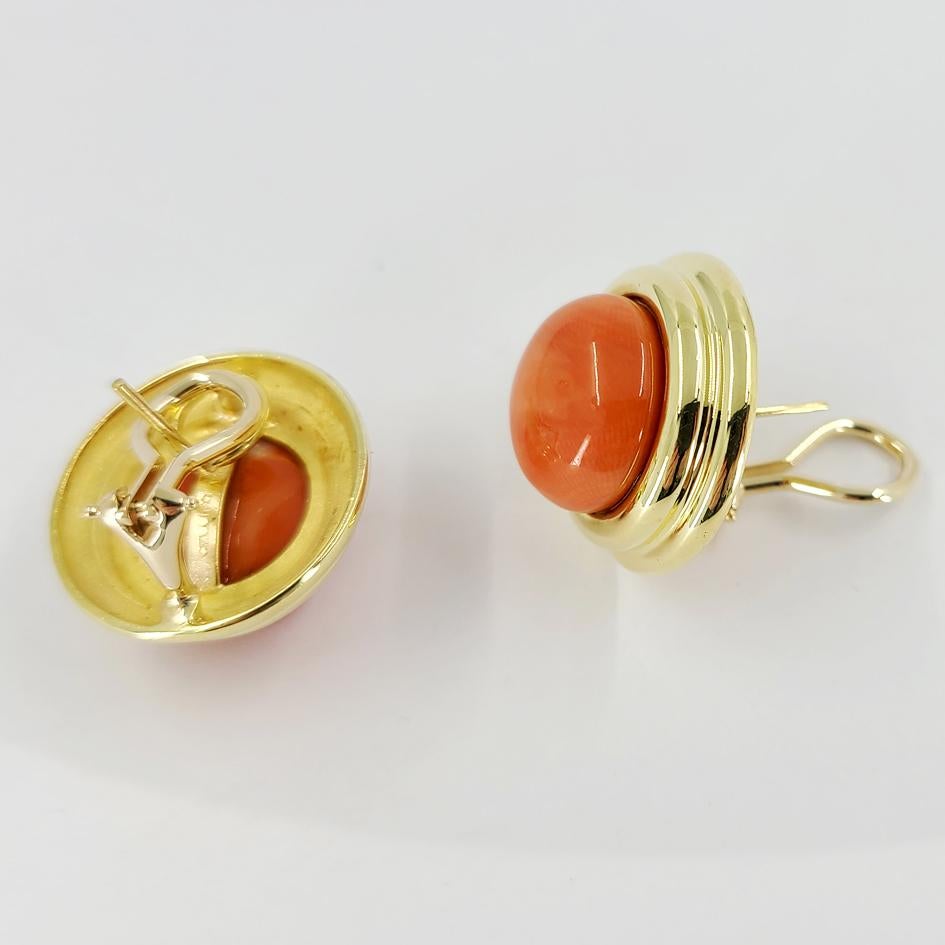 18 Karat Yellow Gold Cellino Coral Cabochon Stud Earrings For Sale 1