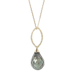 18 Karat Yellow Gold Chain with Faceted Tahitian Pearl and Diamond Pendant