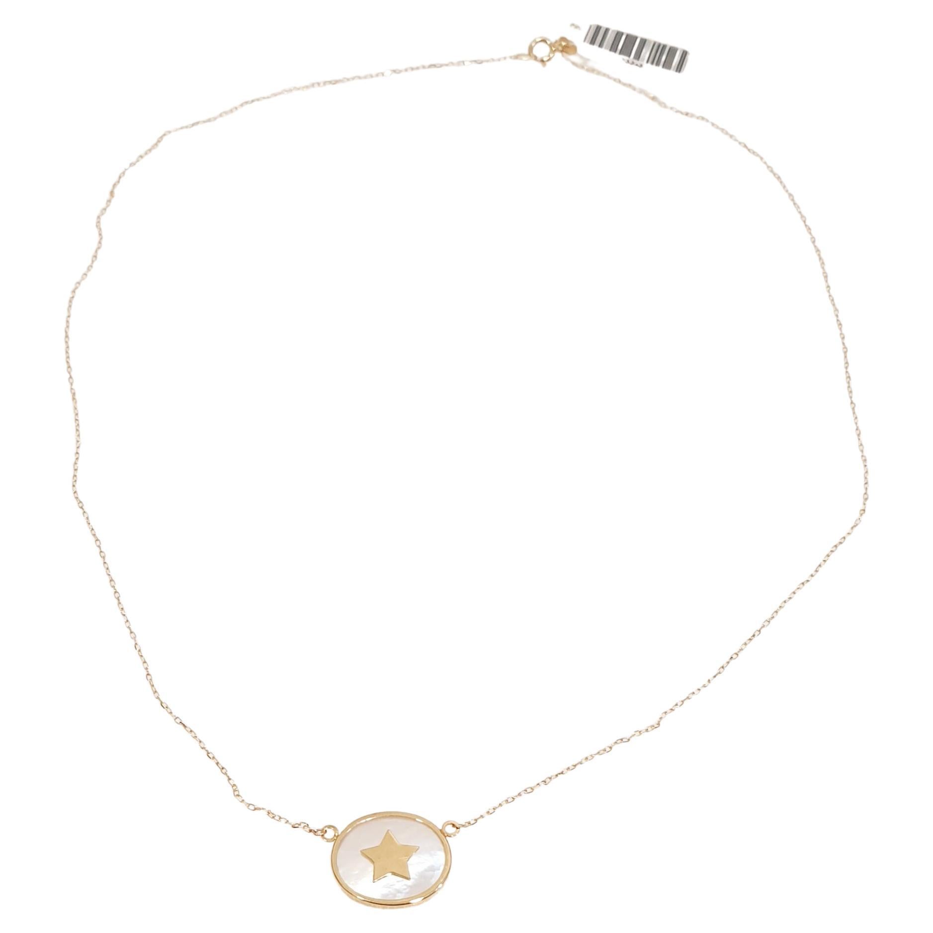 Contemporary 18 Karat Yellow Gold Chain with Star and White Nacre Pendant For Sale