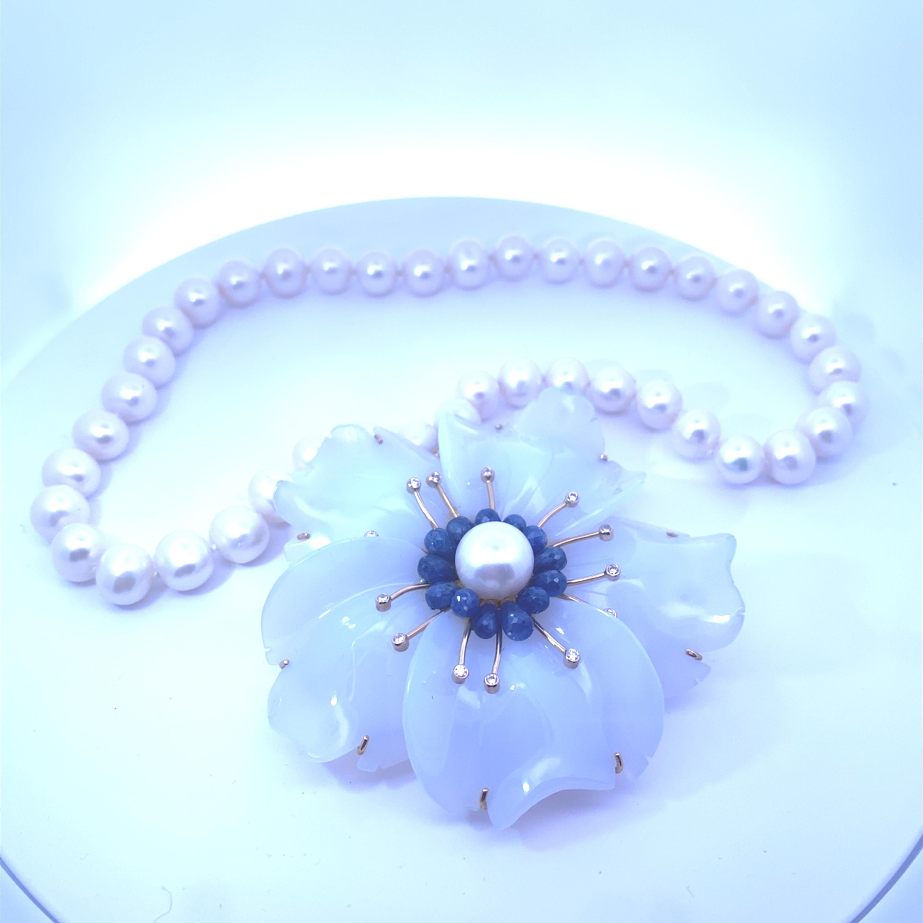 18 Karat Yellow Gold Chalcedon, Pearls, Sapphires and Diamond Necklace In Excellent Condition For Sale In Palm Desert, CA
