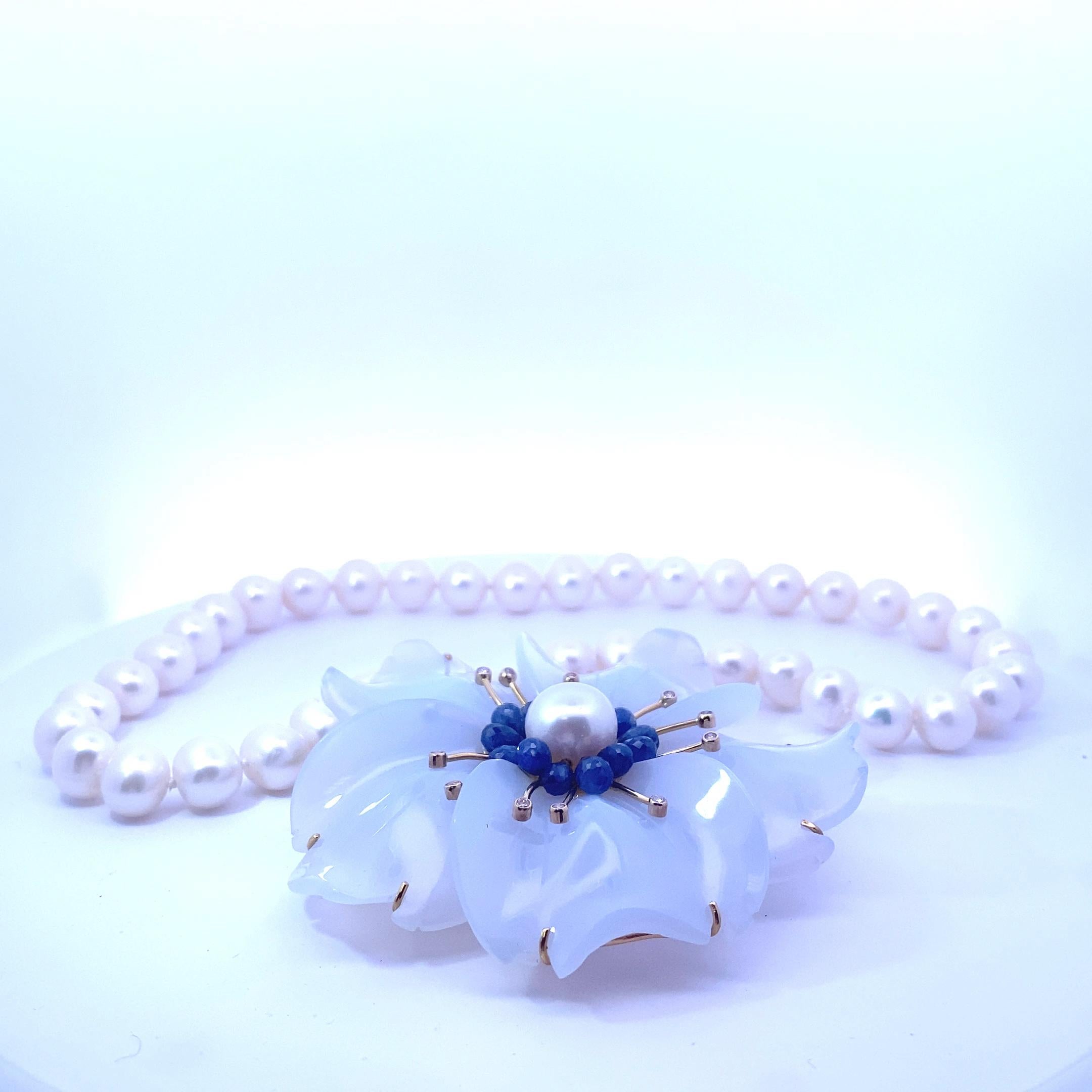 18 Karat Yellow Gold Chalcedon, Pearls, Sapphires and Diamond Necklace For Sale 1
