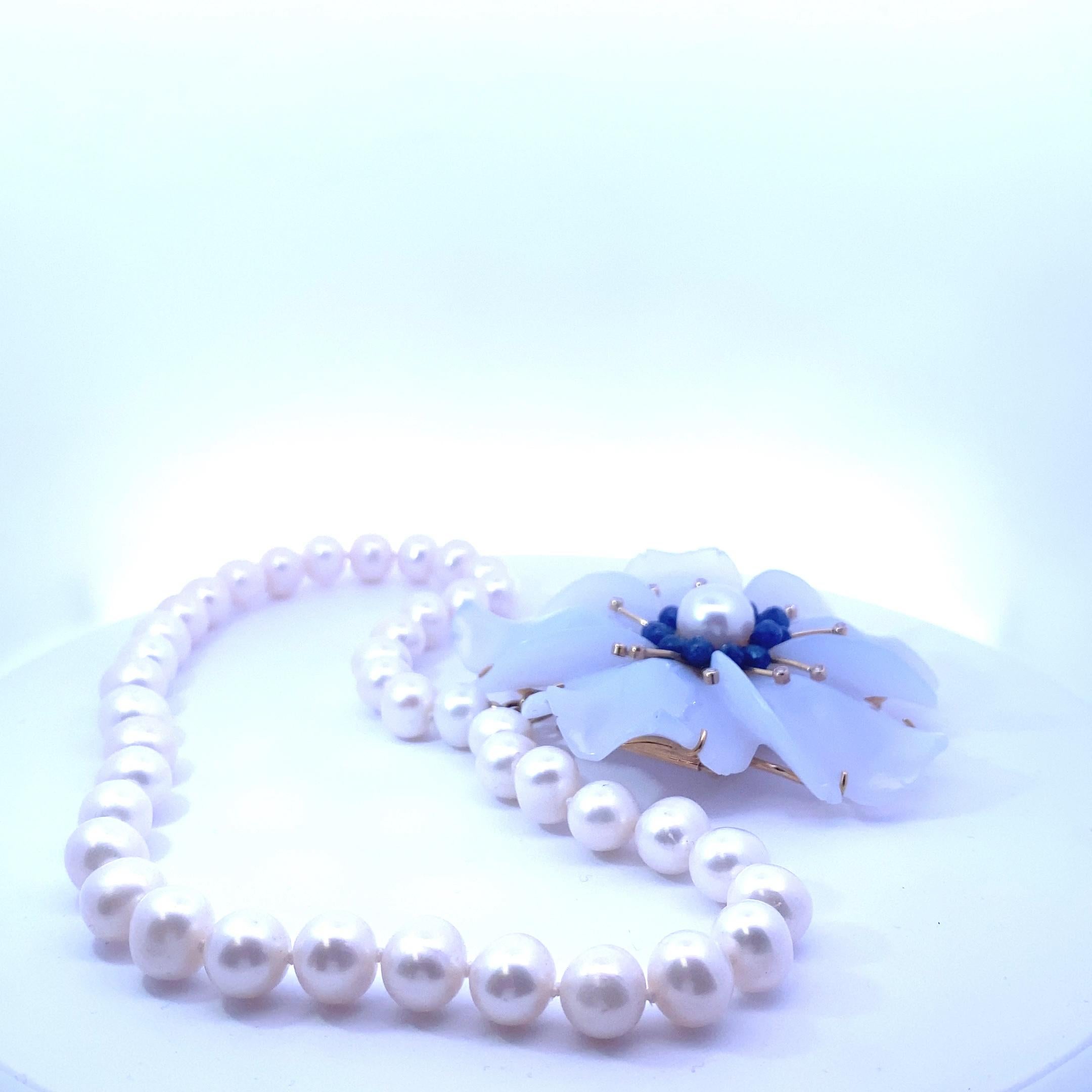 18 Karat Yellow Gold Chalcedon, Pearls, Sapphires and Diamond Necklace For Sale 2