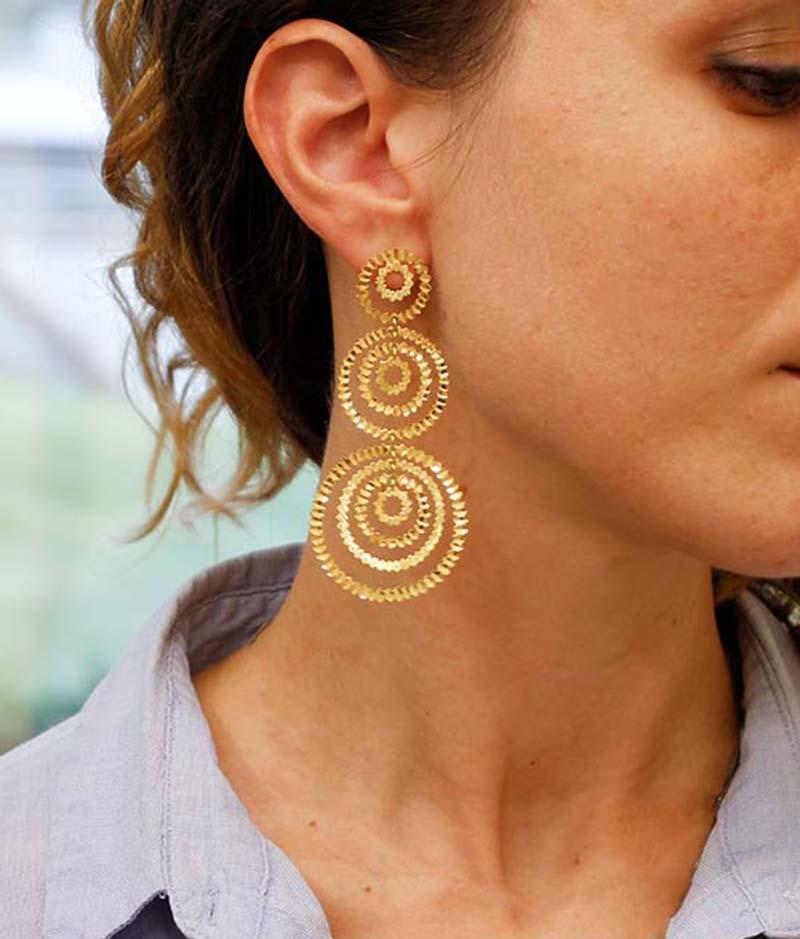 Women's 18 Karat Yellow Gold Chandelier Earrings For Sale