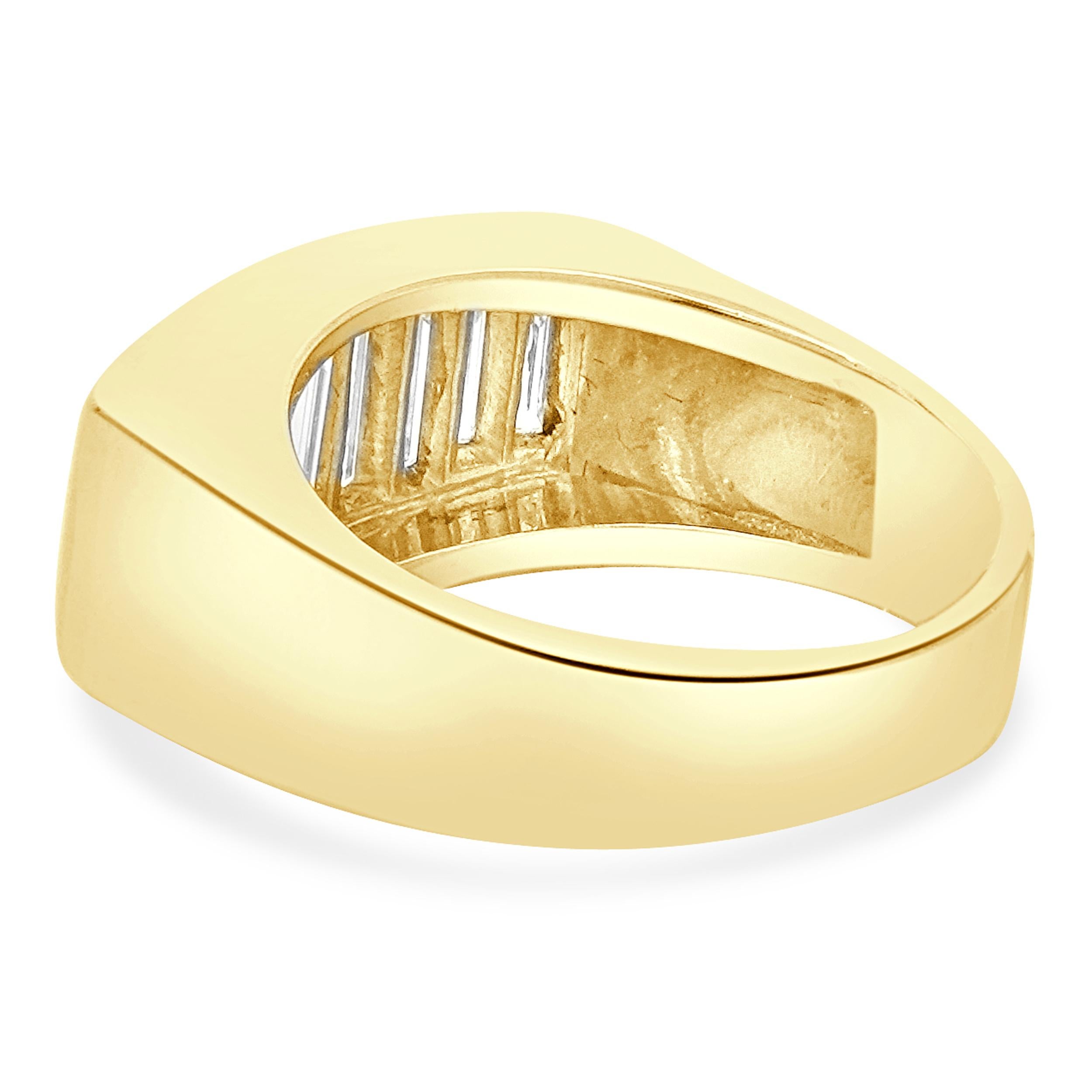 Anello in oro giallo 18 carati con diamante Baguette incastonato a canale In condizioni ottime in vendita a Scottsdale, AZ