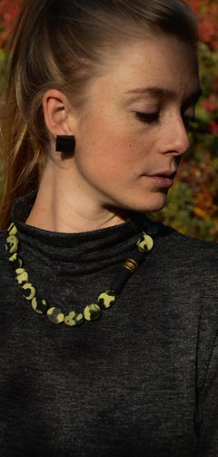 18 Karat Yellow Gold Chita Jade Caoutchouc Green Beaded Necklace