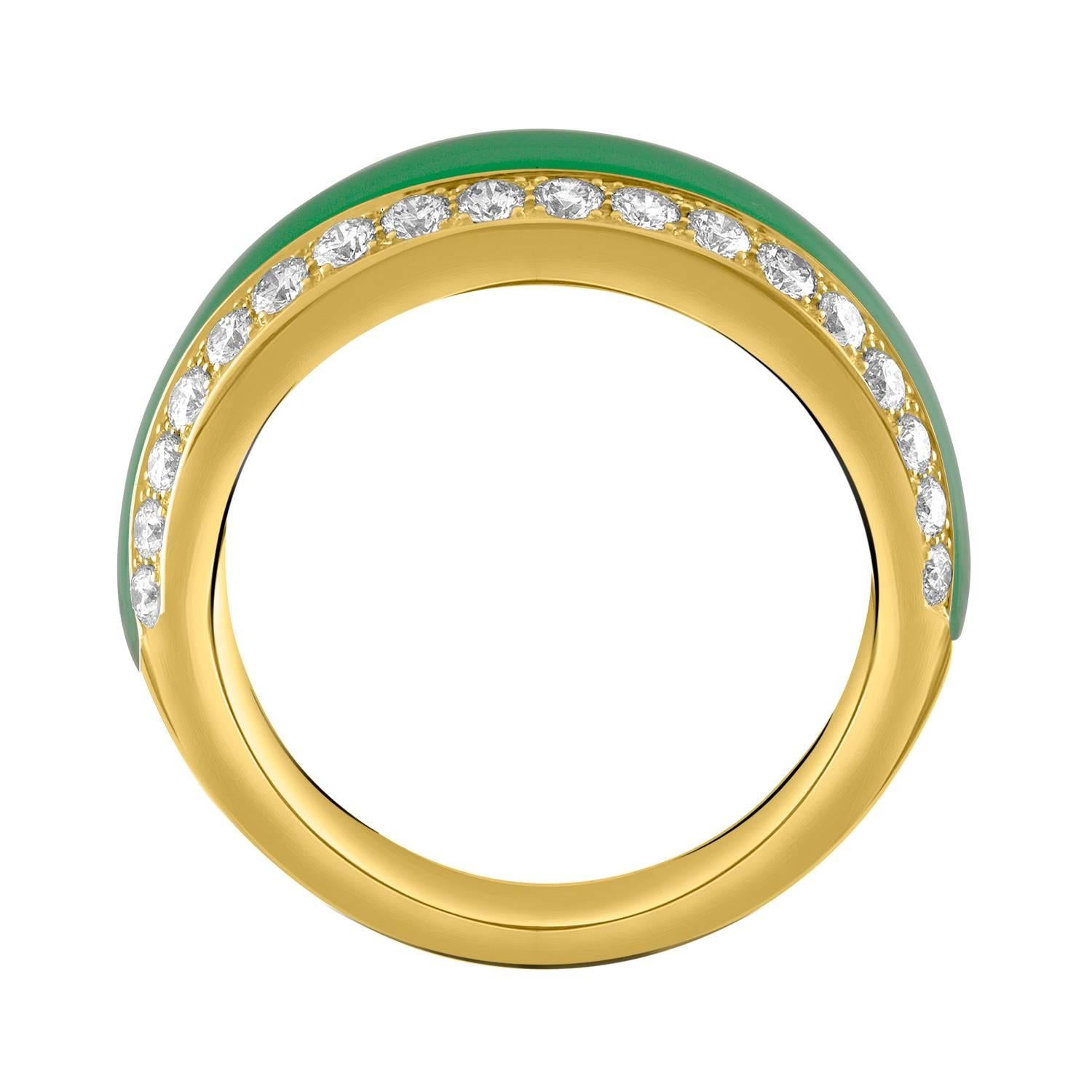 Shah & Shah's 18k yellow gold, 5.43ct chrysphase and 0.29ct round brilliant cut diamond ring.

The ring is a size 6.75 and cannot be sized. An insurance appraisal is included with your purchase.