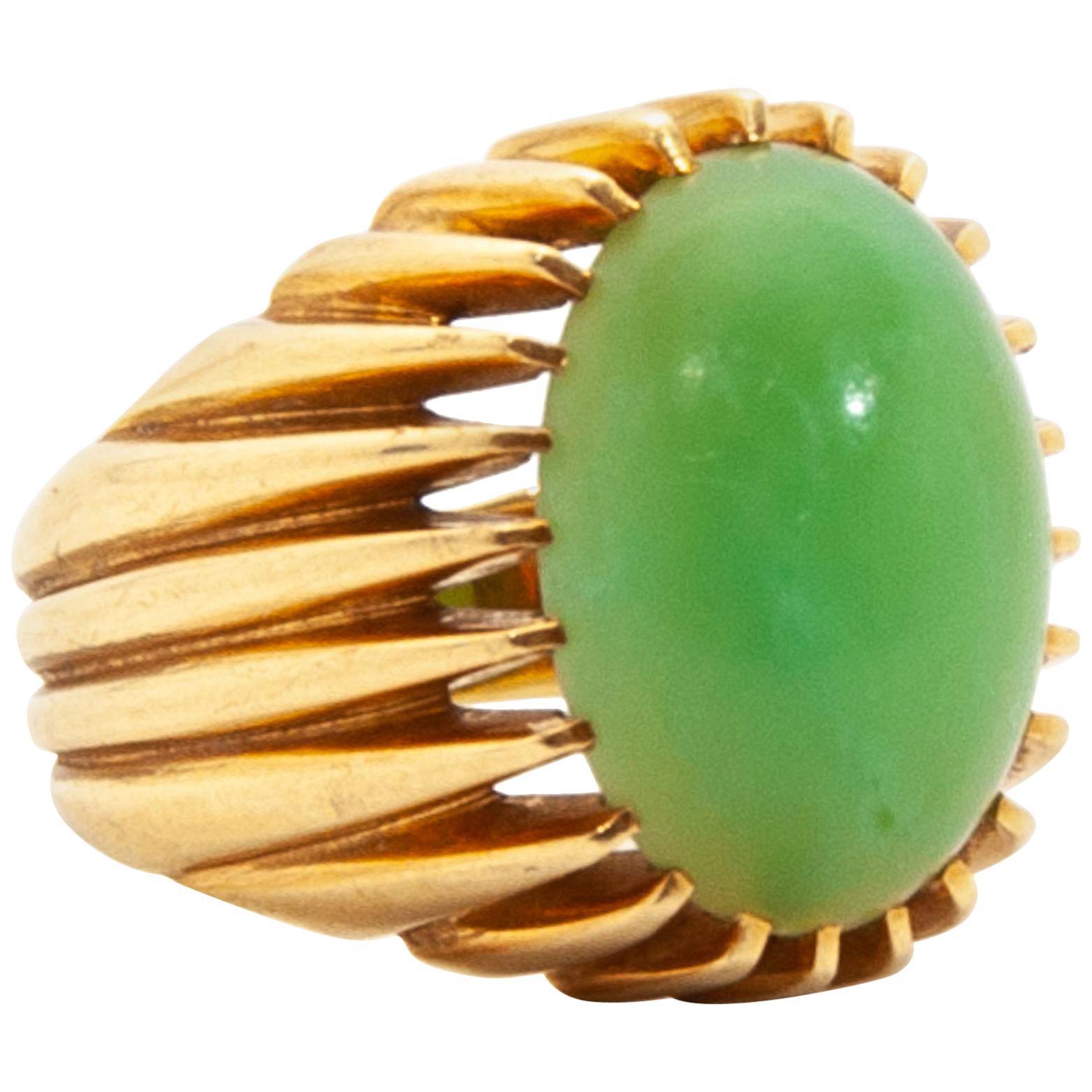 Vintage Chrysoprase and 18 Karat Yellow Gold Ring For Sale