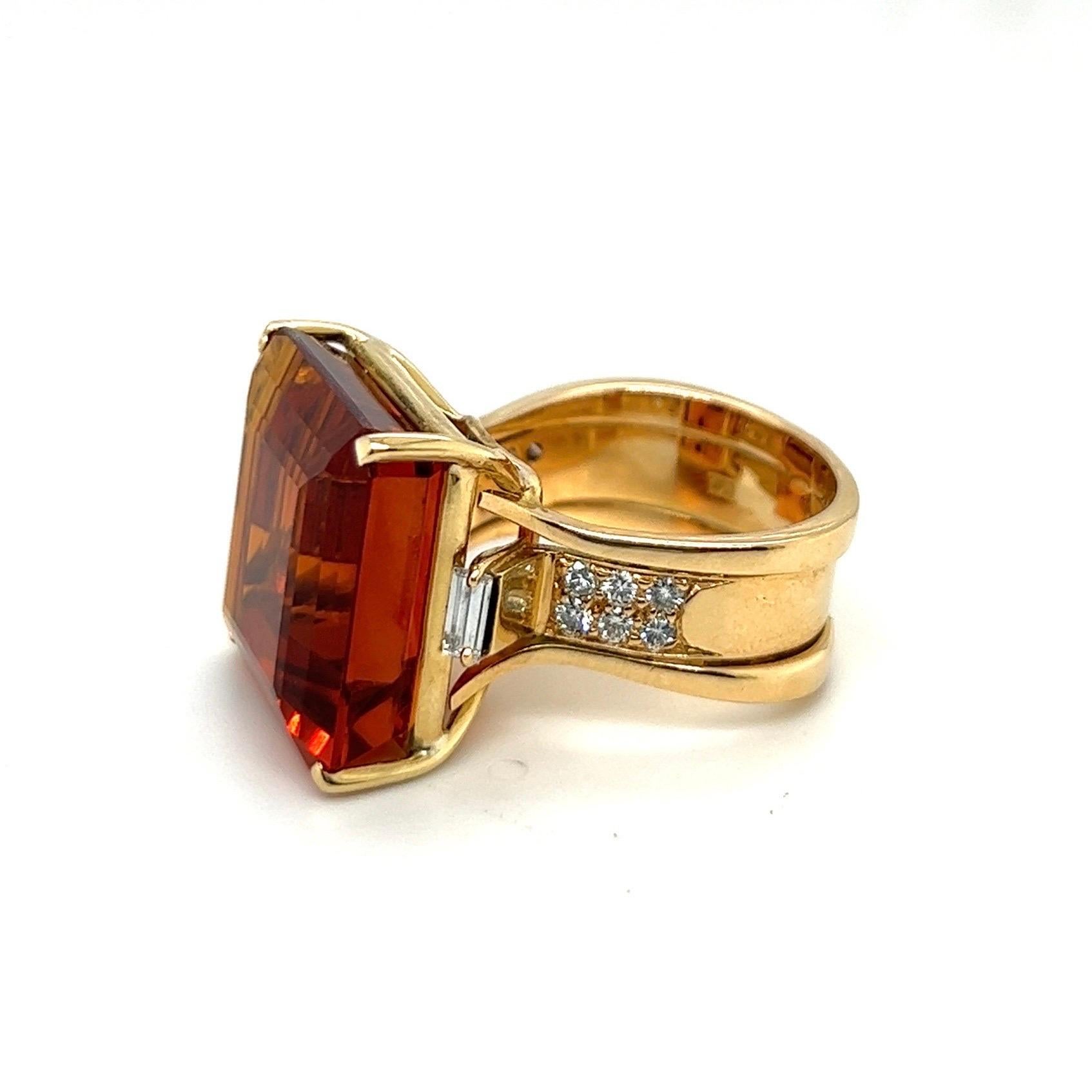 Women's or Men's 18 Karat Yellow Gold Citrine and Diamod Cocktail Ring by Paul Binder, 1980s For Sale