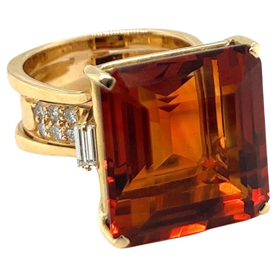 18 Karat Yellow Gold Citrine and Diamod Cocktail Ring by Paul Binder, 1980s For Sale