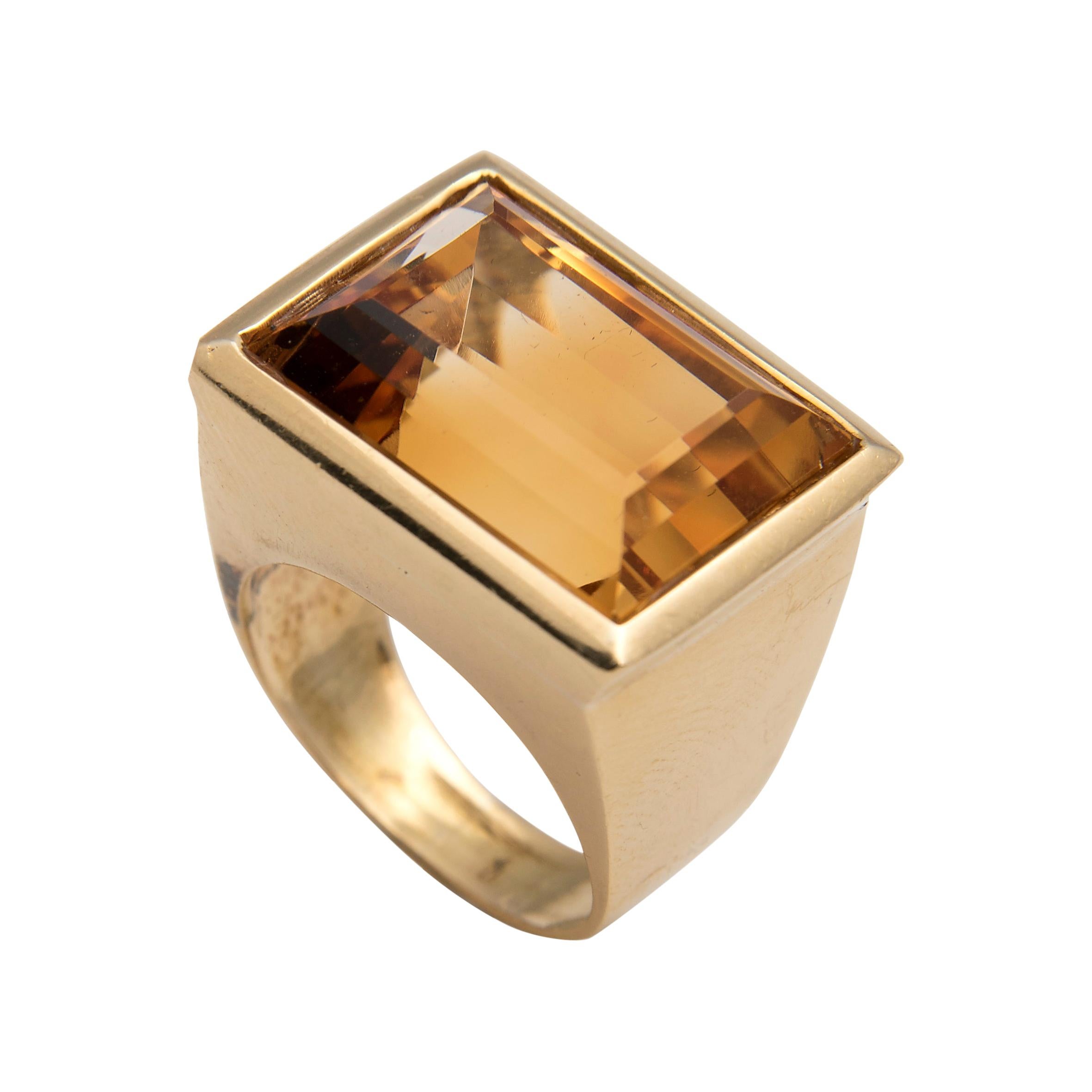 18 Karat Yellow Gold Citrine Chevalliere Ring For Sale