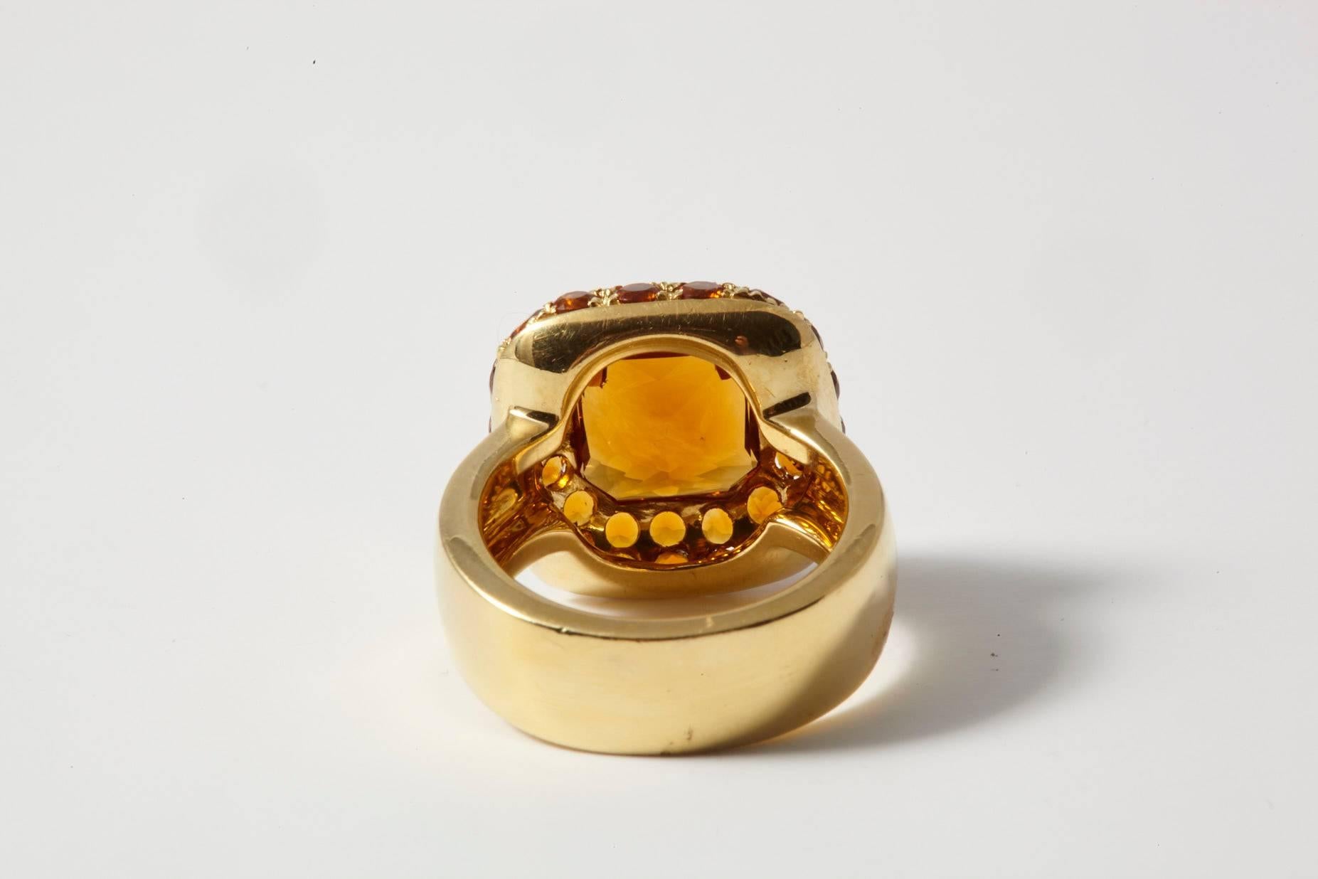 Women's 18 Karat Yellow Gold Citrine Cocktail Ring For Sale