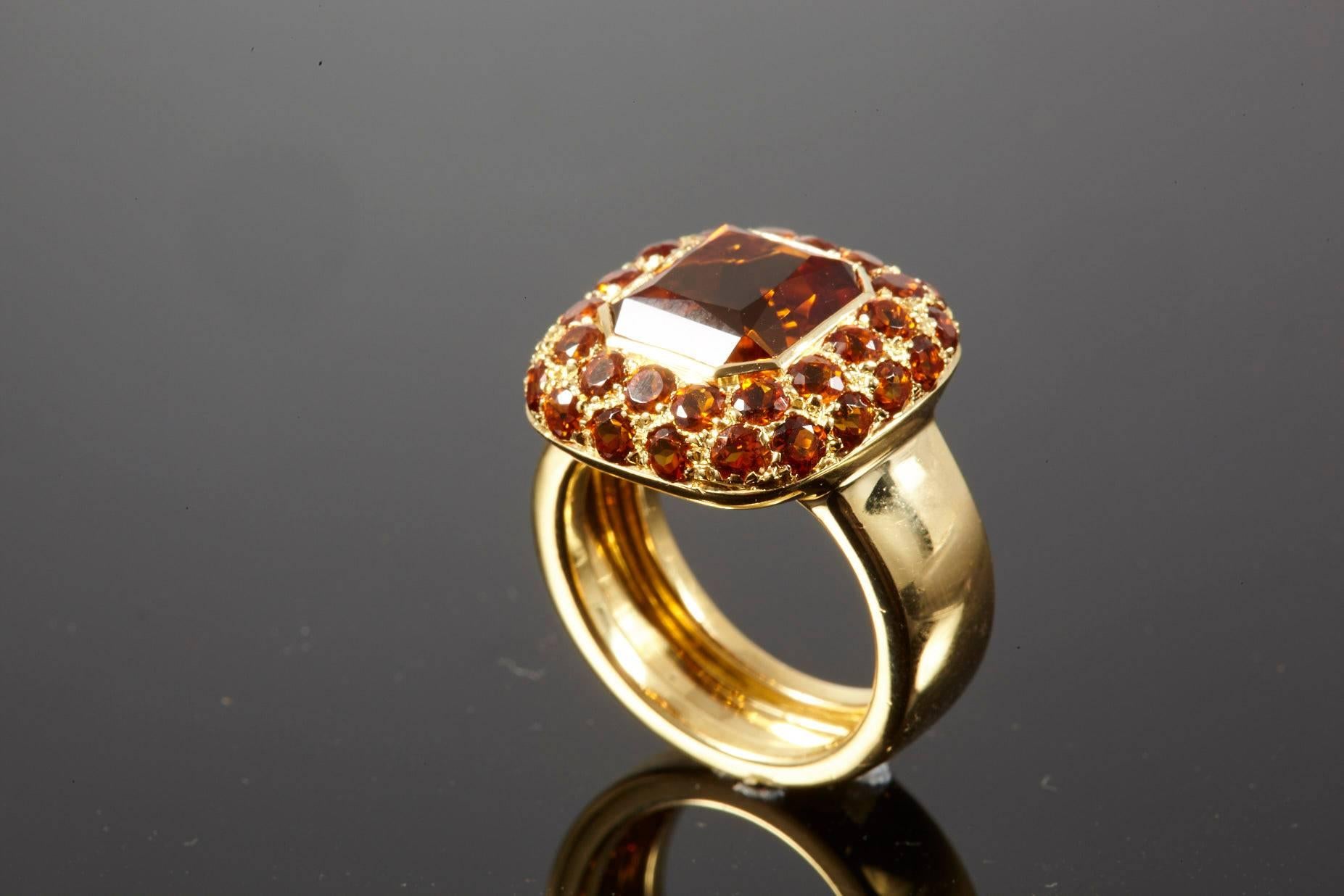 18 Karat Yellow Gold Citrine Cocktail Ring For Sale 1