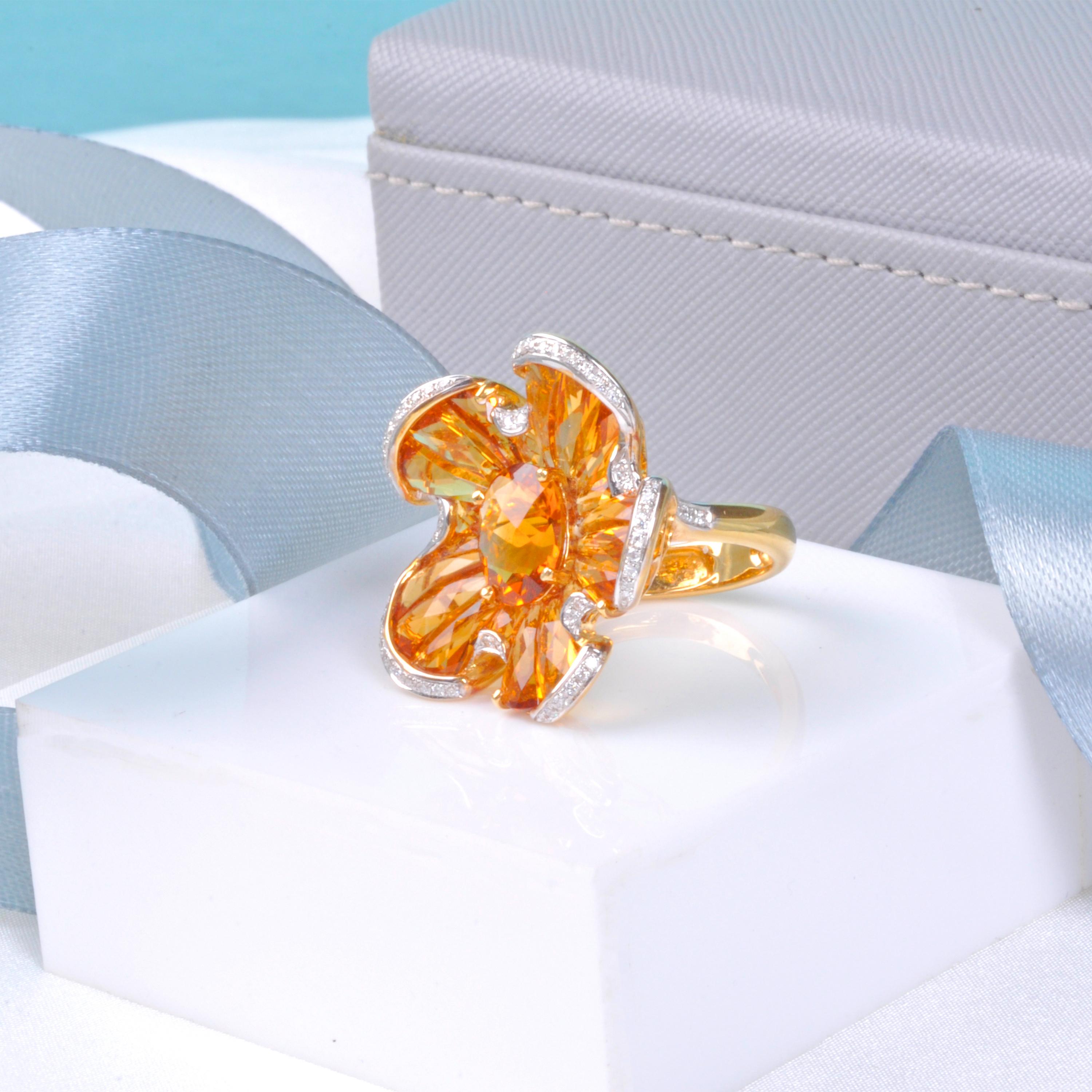 18 Karat Yellow Gold Citrine Tapered Baguette Diamond Cocktail Ring For Sale 1