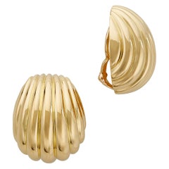 18 Karat Yellow Gold Clam Shell Clip-On Earrings