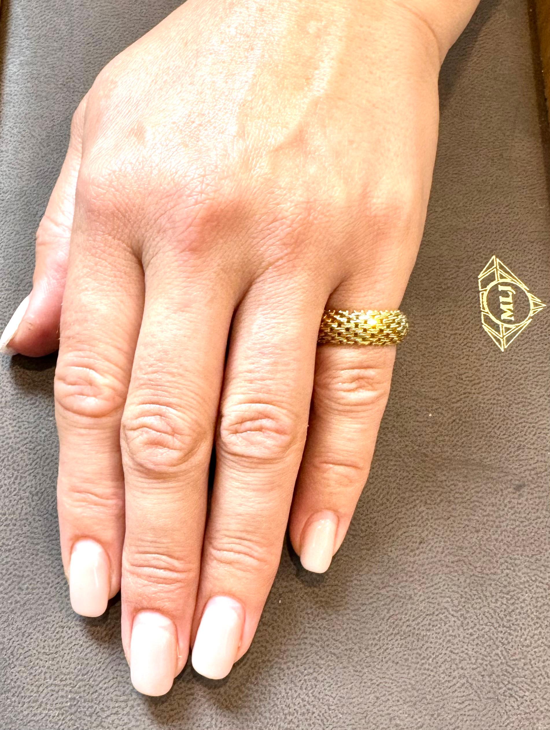 18 Karat Yellow Gold Classic Wide Wedding Band With Design Ring, Unisex Size 5.5 For Sale 7