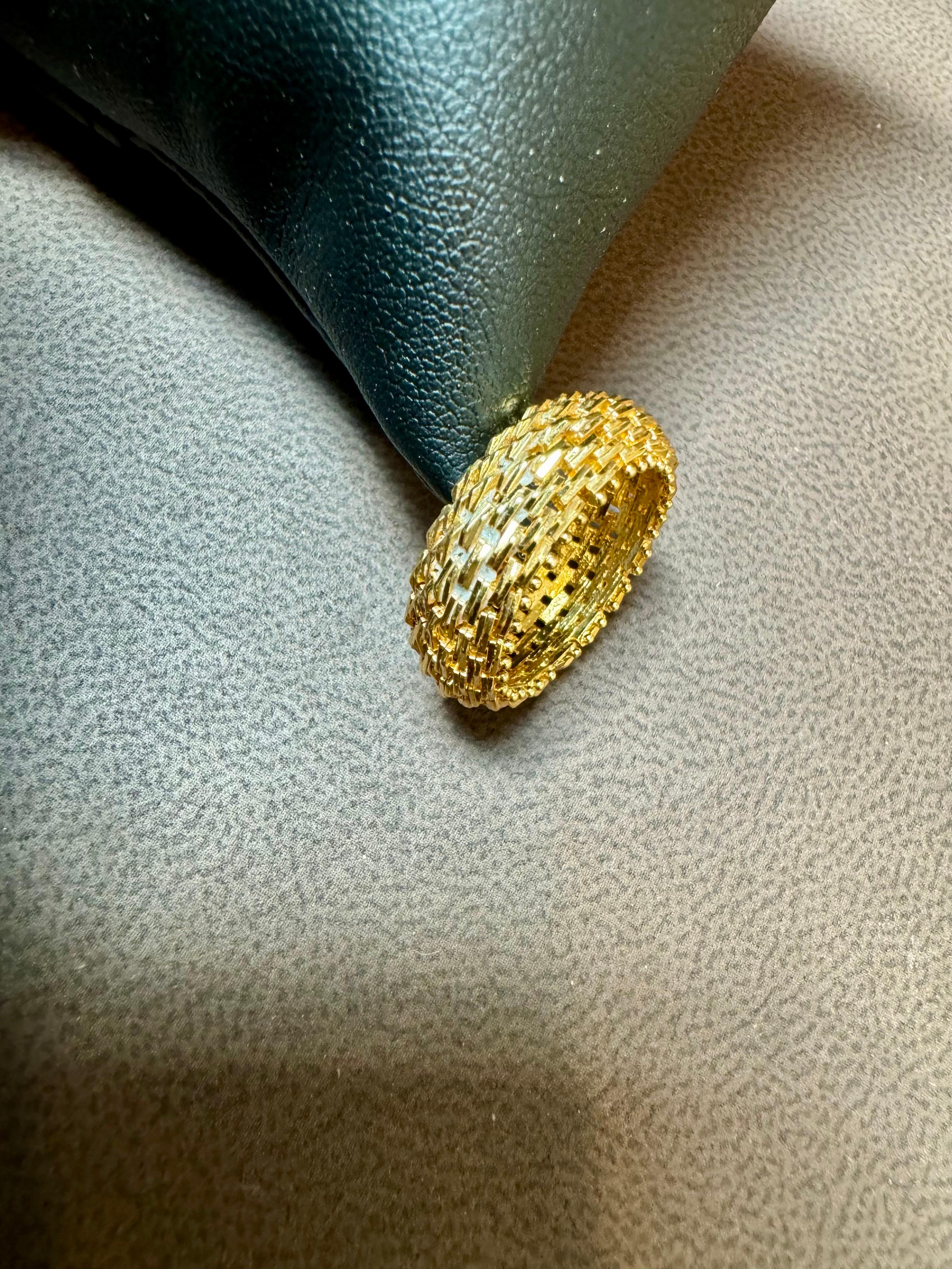 18 Karat Yellow Gold Classic Wide Wedding Band With Design Ring, Unisex Size 5.5 For Sale 1