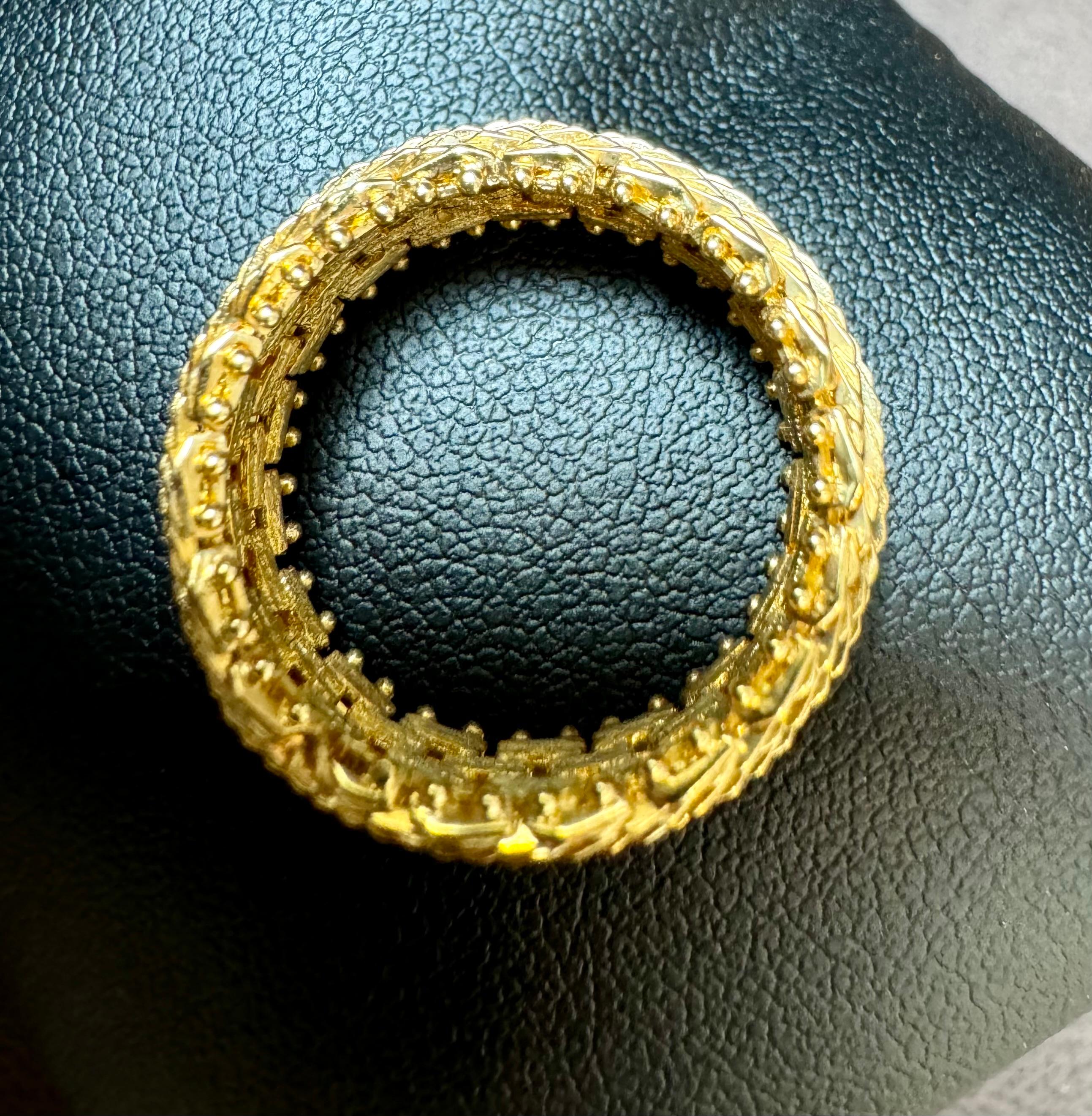 18 Karat Yellow Gold Classic Wide Wedding Band With Design Ring, Unisex Size 5.5 For Sale 2