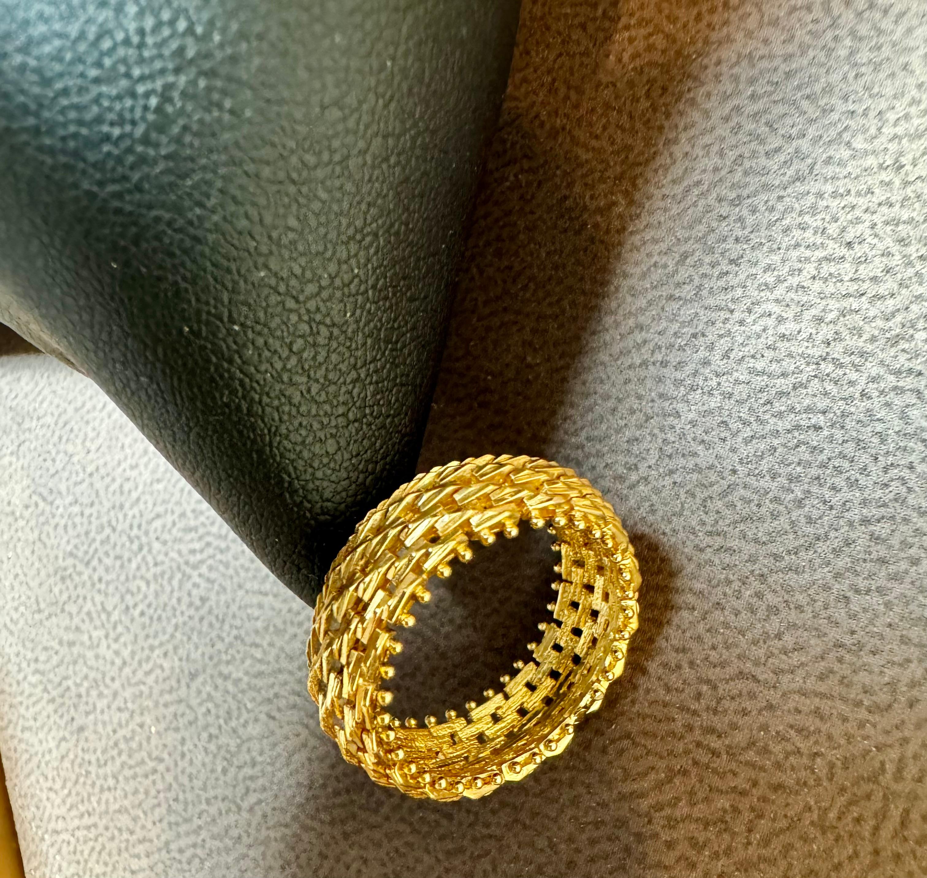 18 Karat Yellow Gold Classic Wide Wedding Band With Design Ring, Unisex Size 5.5 For Sale 5