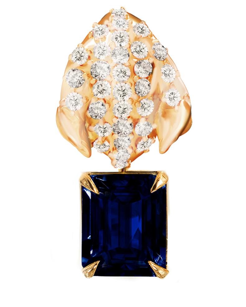 This contemporary Peony Petal floral clip-on earrings are in 18 karat yellow gold with 62 round natural diamonds, VS, F-G, and sapphire, octagon cut, 4,5 carats in total. The sculptural design adds the extra highlights to the surface of the gold.