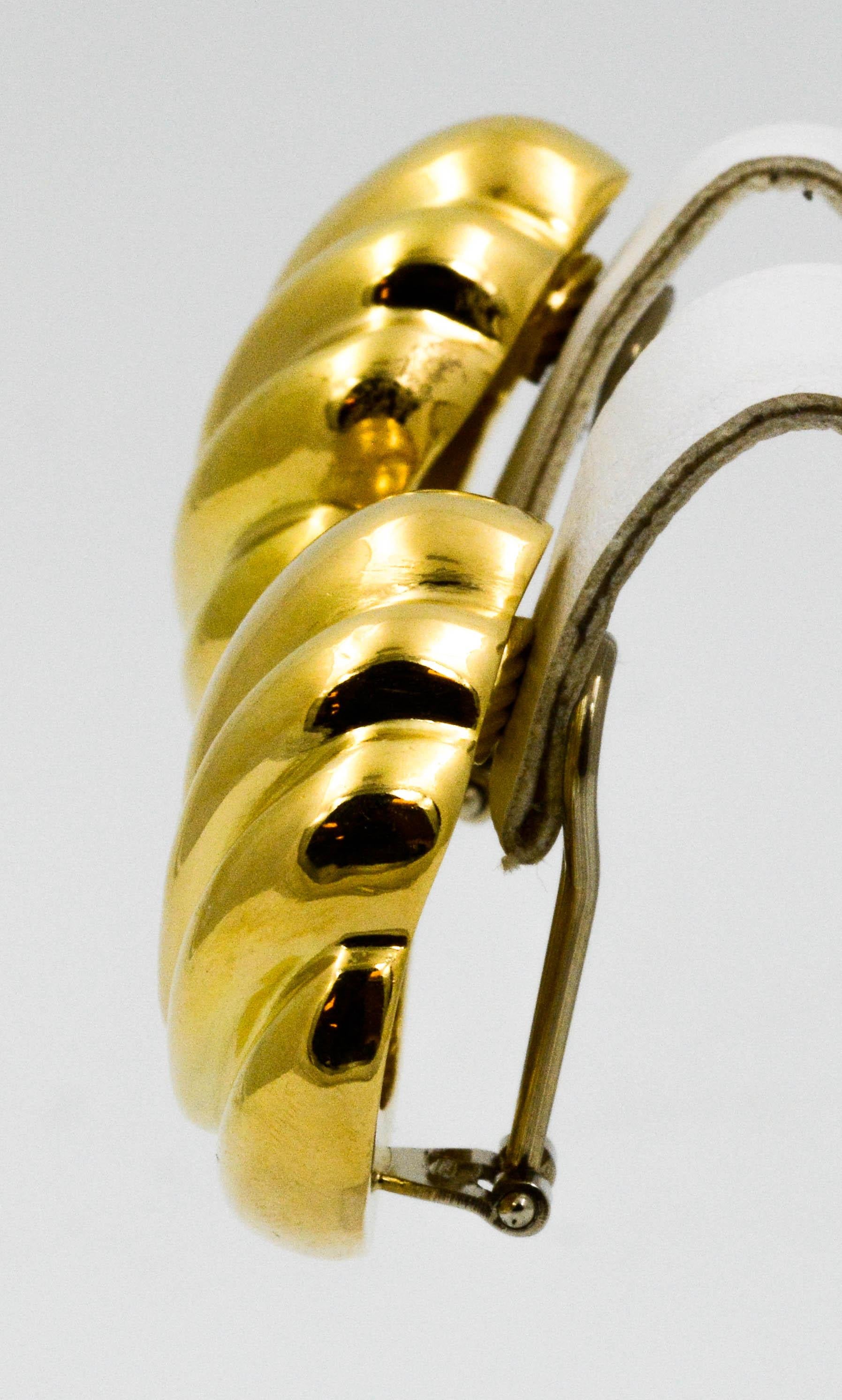 Modern 18 Karat Yellow Gold Clip On Shell Earrings