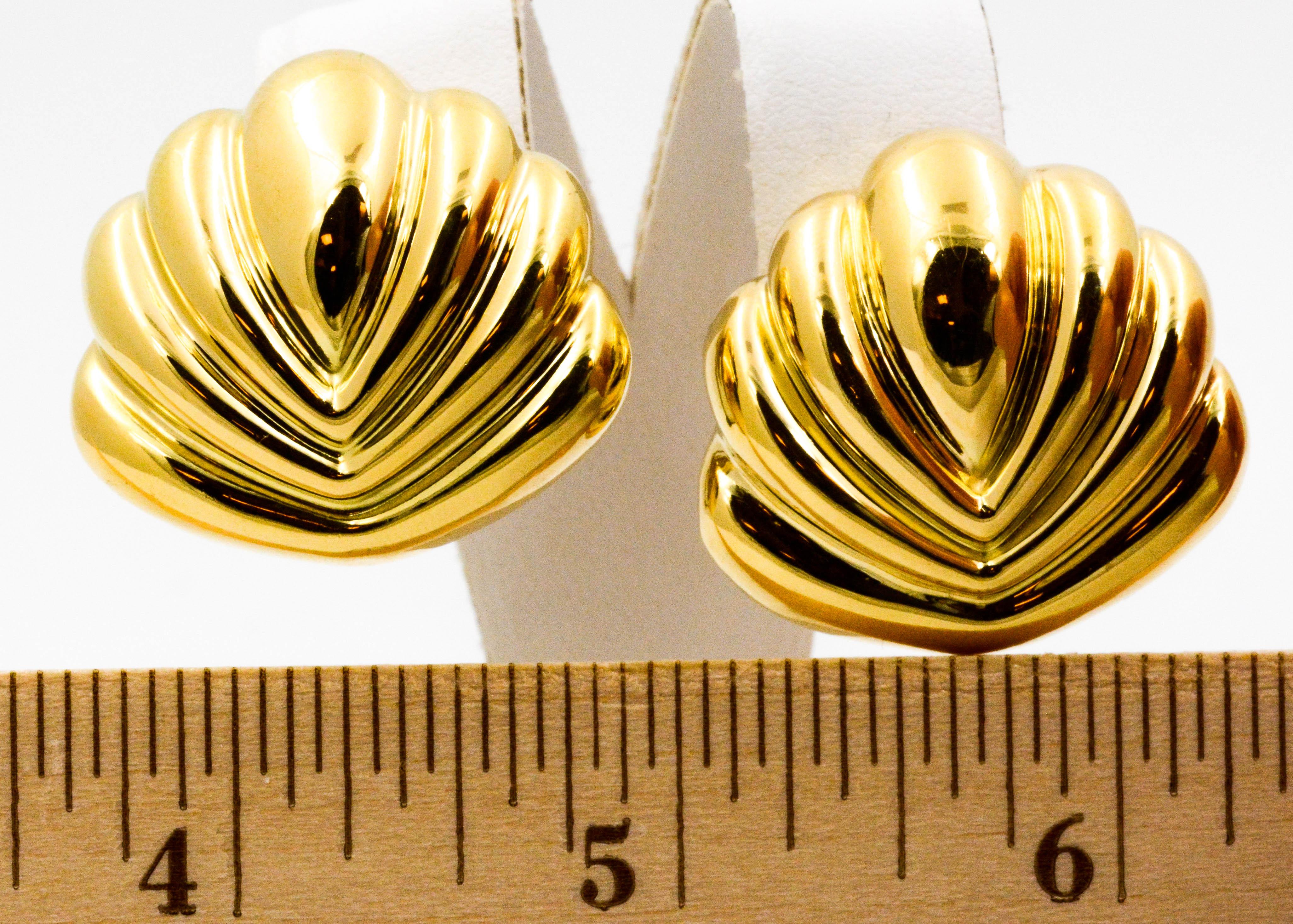 Women's 18 Karat Yellow Gold Clip On Shell Earrings