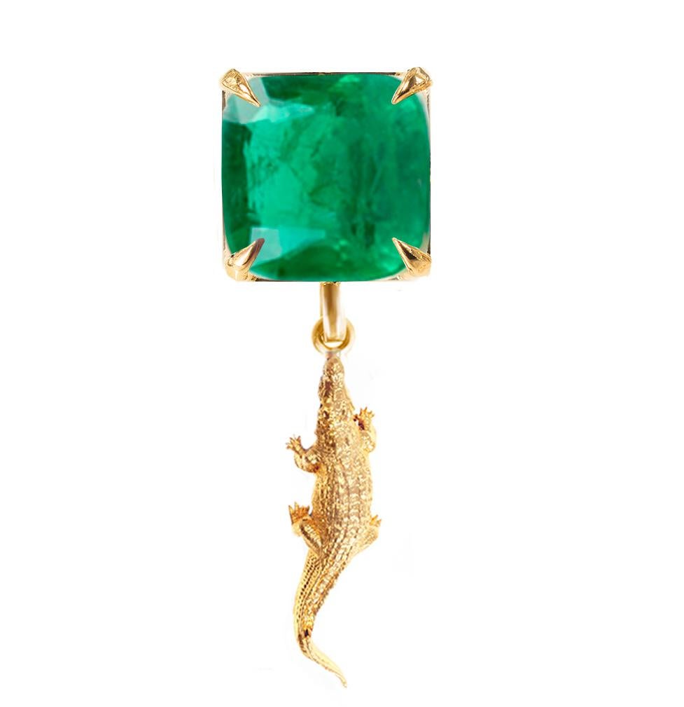 Contemporary Vivid Emeralds Eighteen Karat Yellow Gold Cocktail Clip-on Earrings For Sale