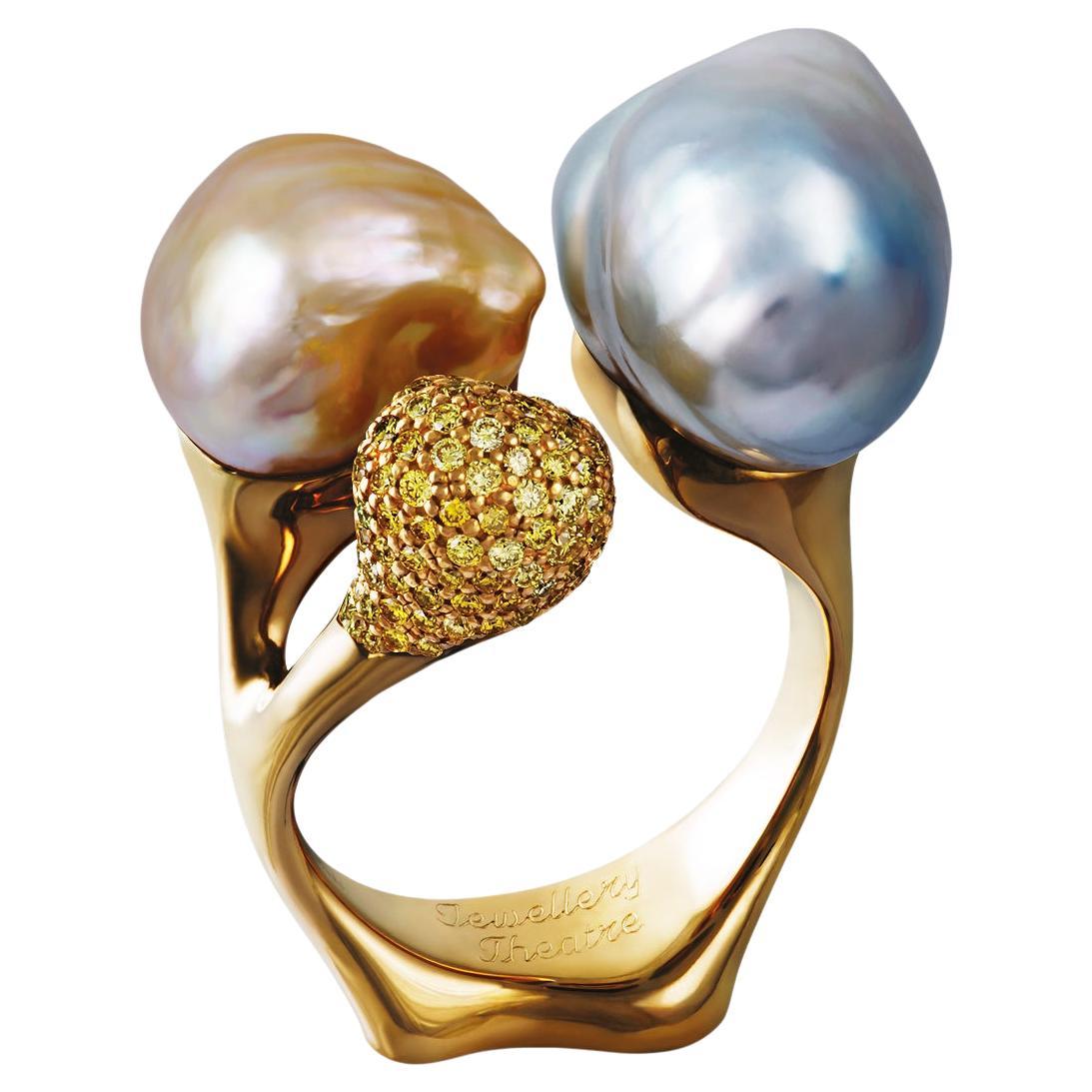 18 Karat Yellow Gold Cocktail Ring 1.49 Ct Yellow Diamonds and Baroque Pearls For Sale